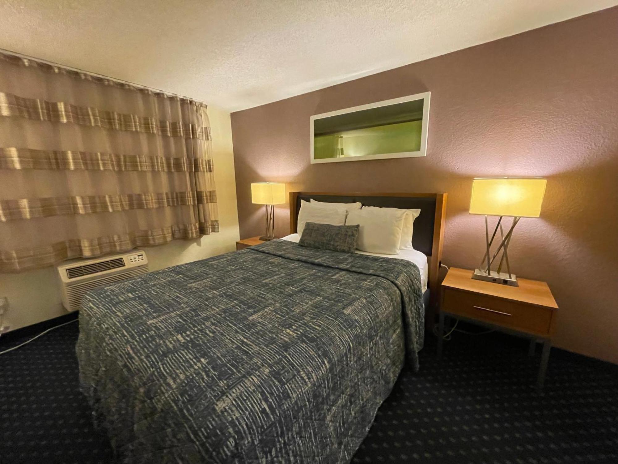 Standard Double Room with Lake View