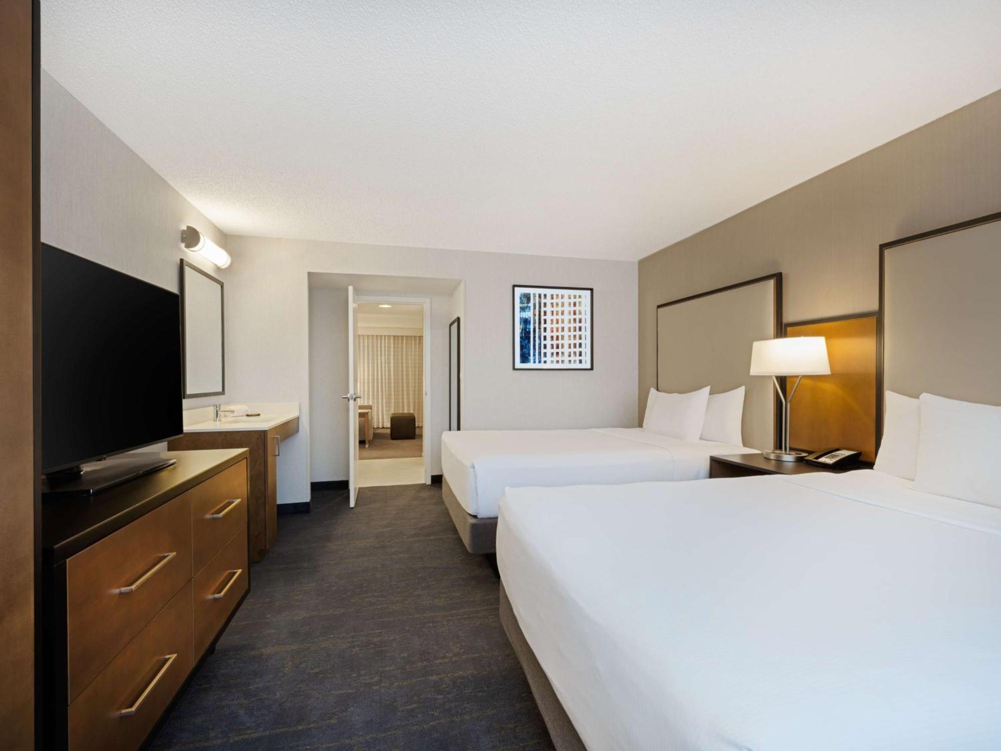 Suite Two Double Beds Non-Smoking
