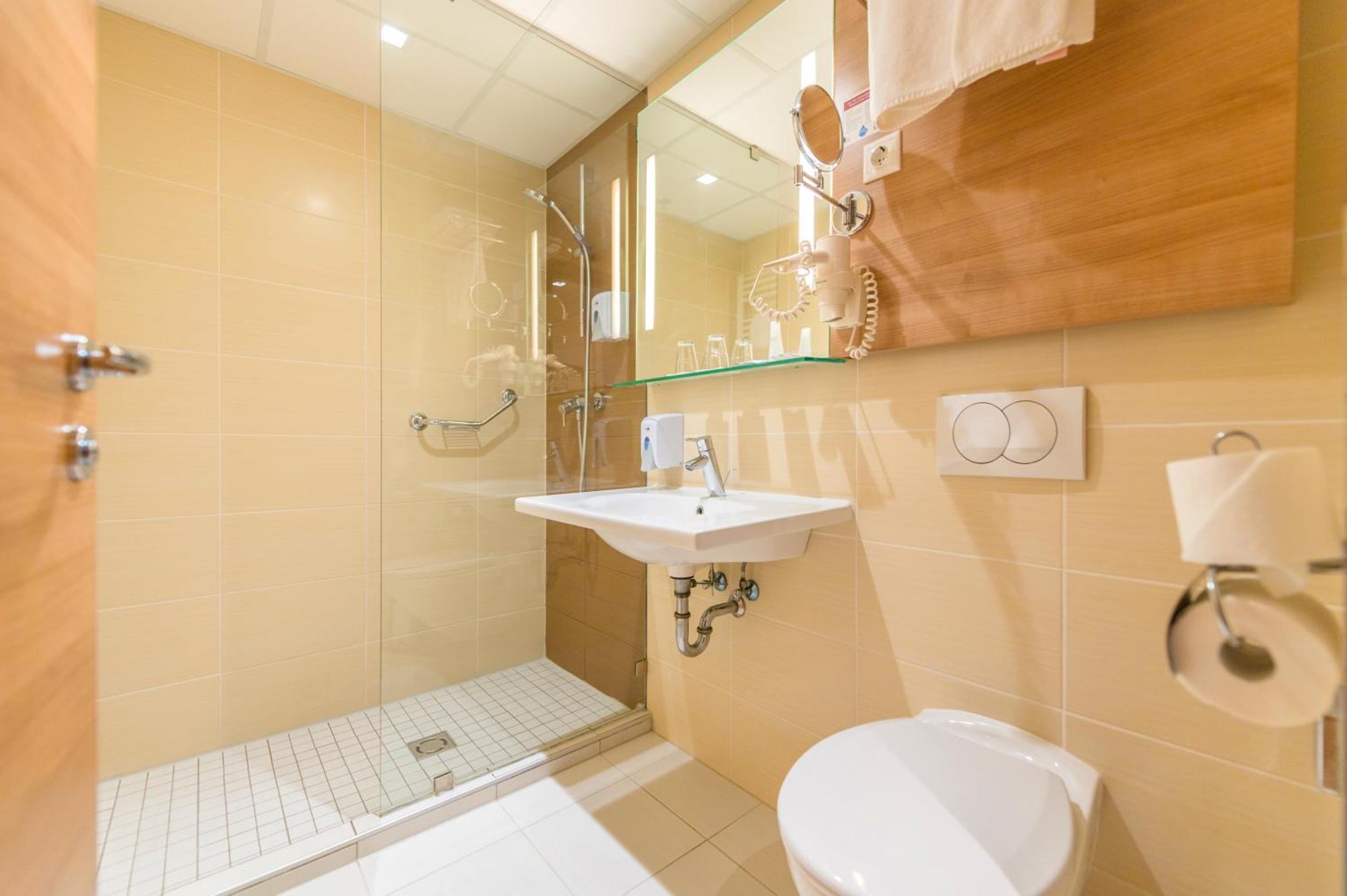 Standard Twin or Double Room,1498903099:JPEG