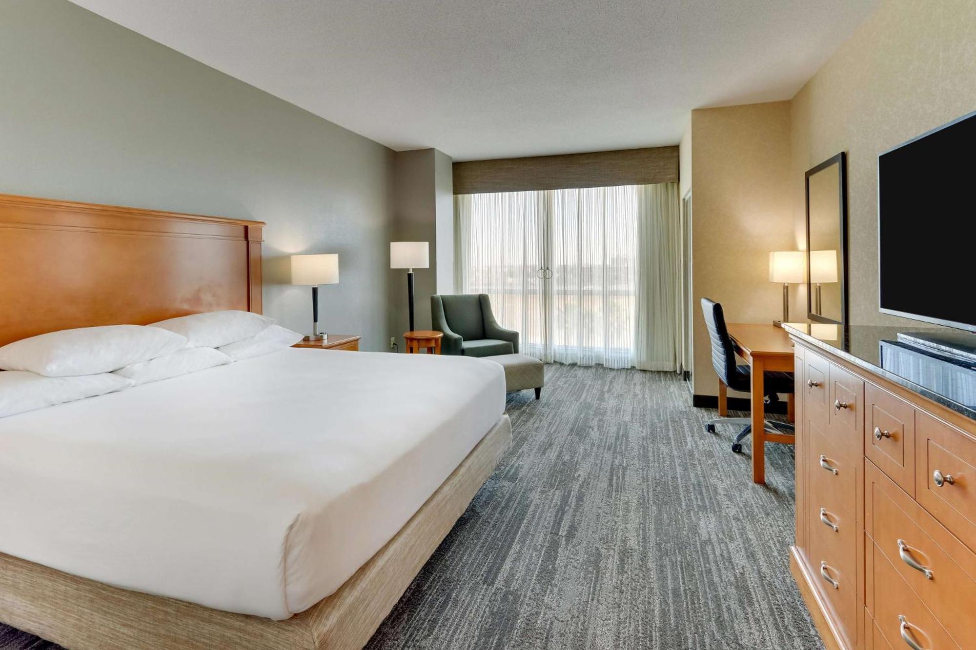 Deluxe King Room,1498907557:JPEG