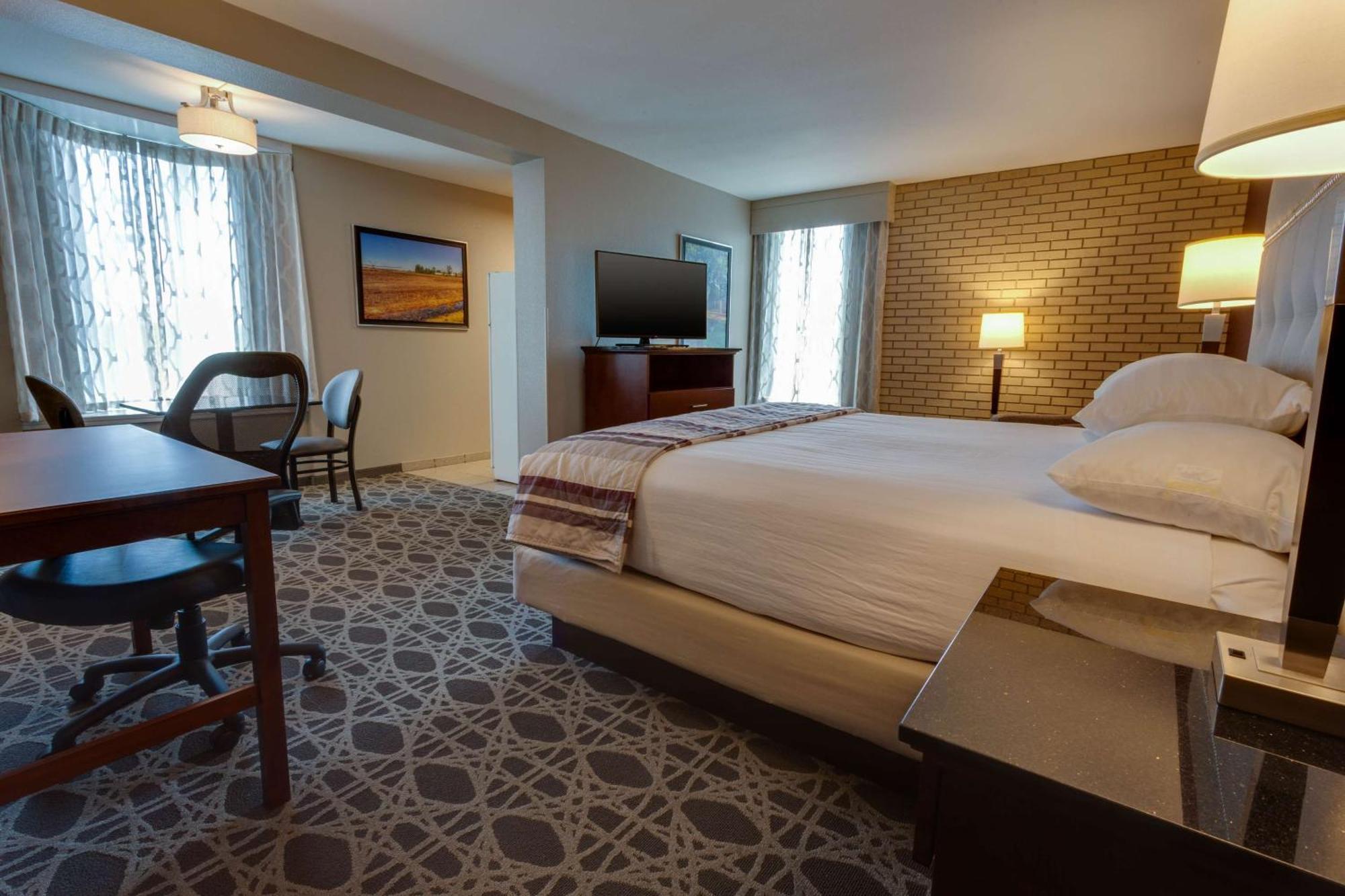 Deluxe King Room Kitchen