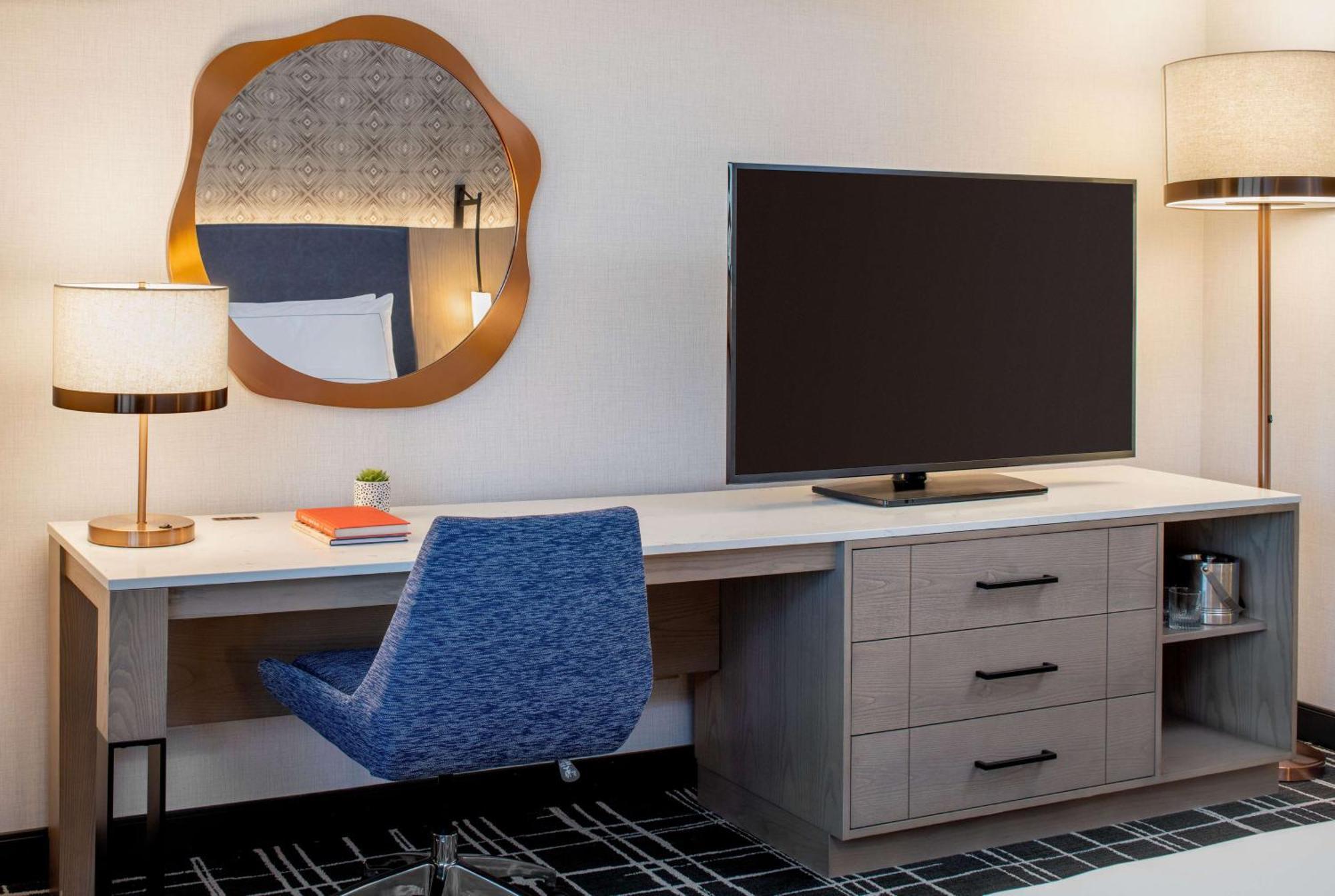 One-Bedroom King Suite Sofa Bed