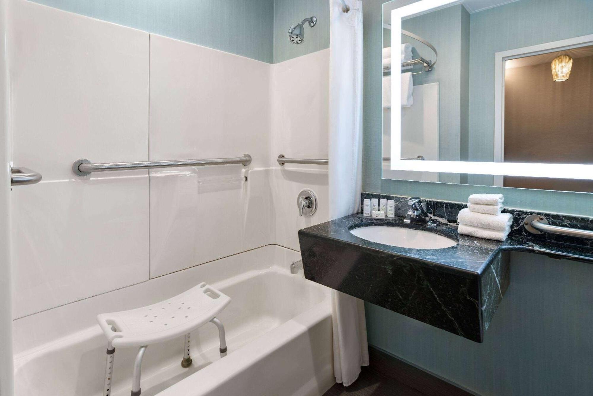 King Room - Mobility Access/Non-Smoking,1498597792:JPEG