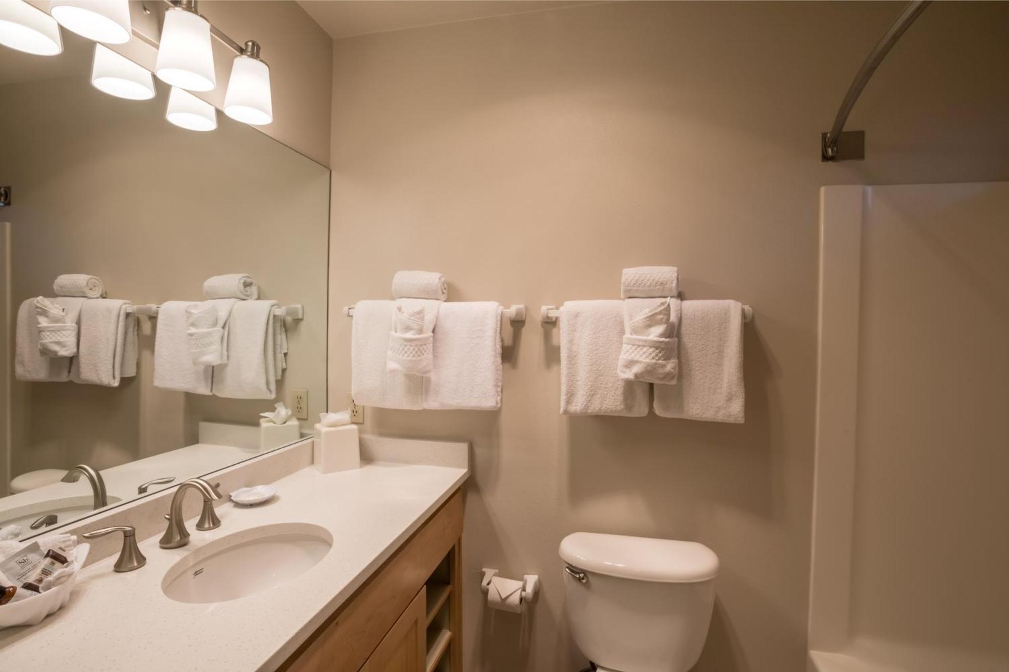 Classic Double Queen Room 2nd Floor Pets Allowed,1500018589:JPEG