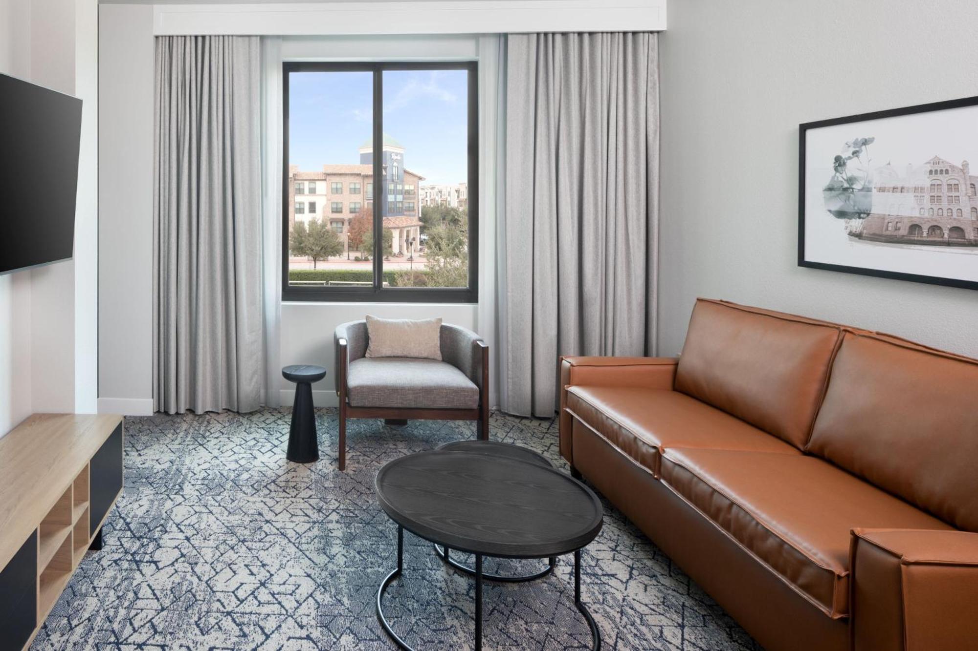 Junior, 1 Bedroom Junior Suite, 1 King