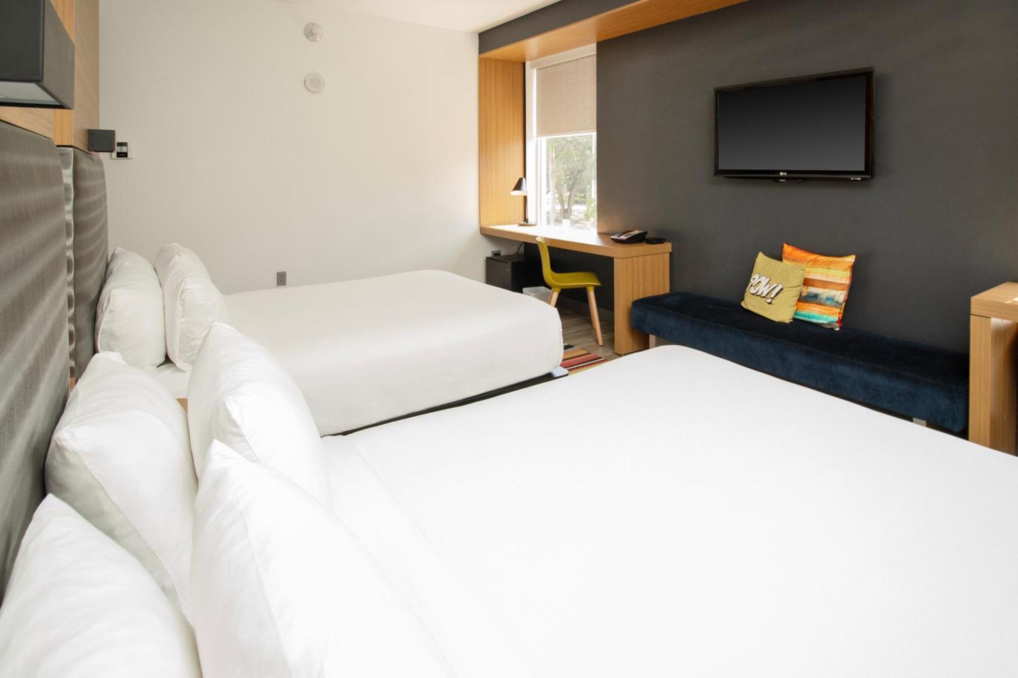 Two Queens Guest room