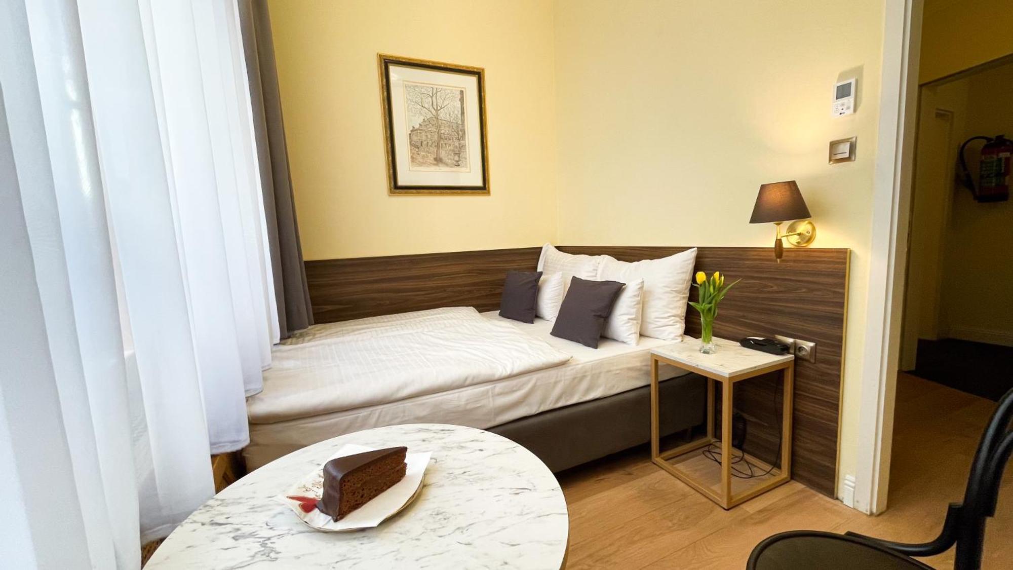 Small Double Room,1500232921:JPEG