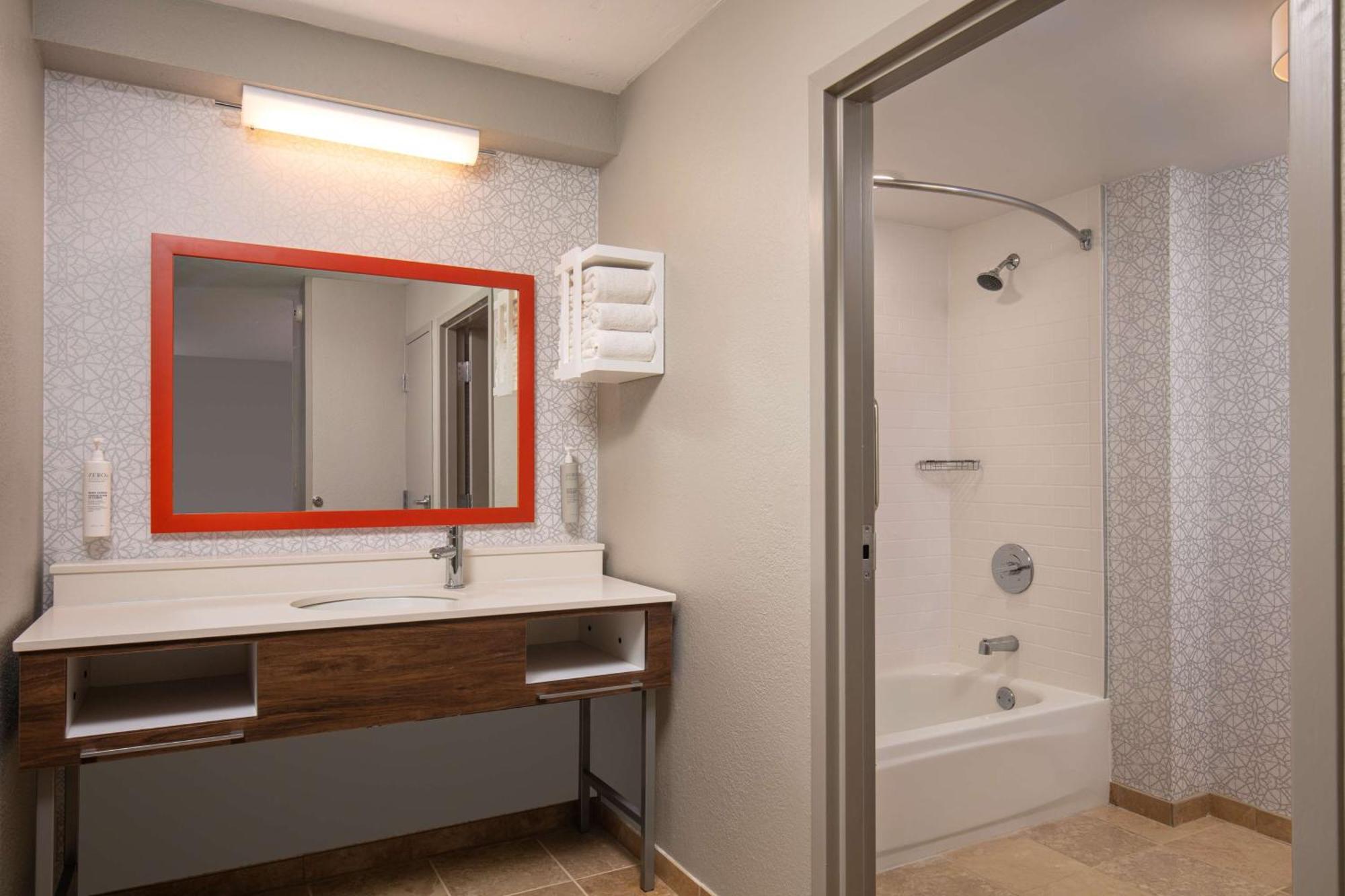 One Bedroom Queen Suite Kitchen Non-Smoking