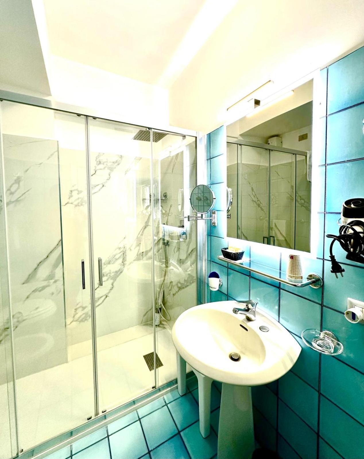 Standard Double or Twin Room,1498993360:JPEG