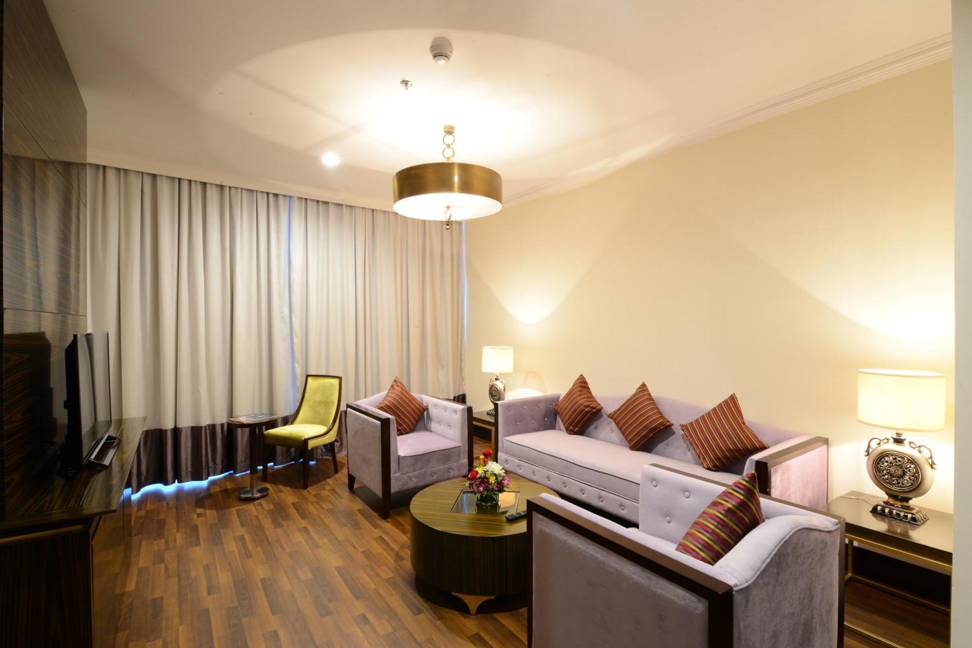 Executive Suite,1498994944:JPEG