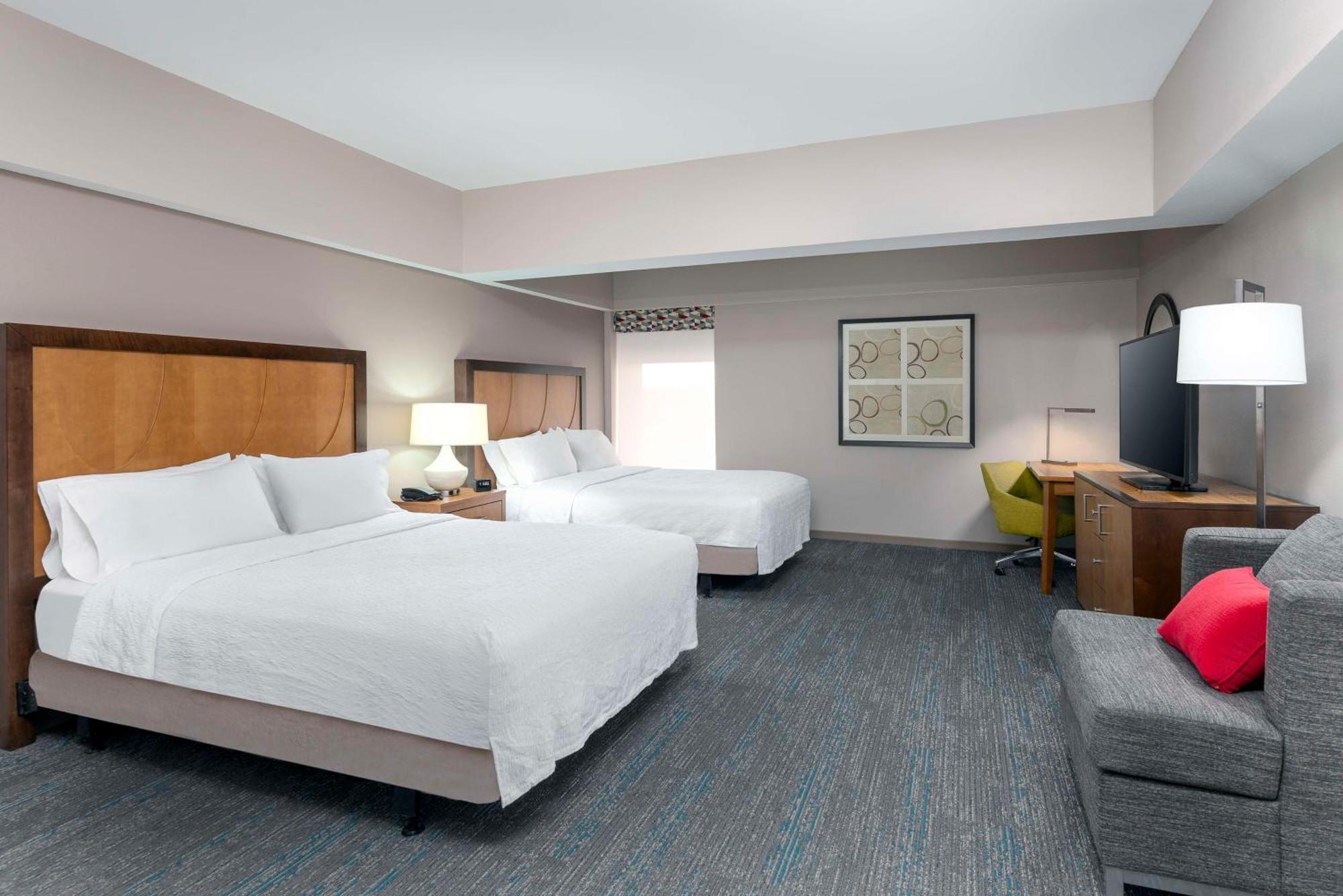 Queen Room Two Queen Beds Hearing Access or Non-Smoking