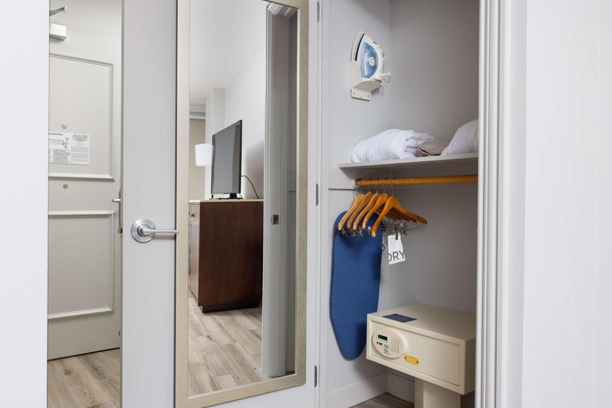 Queen Room Two Queen Beds Mobility Access