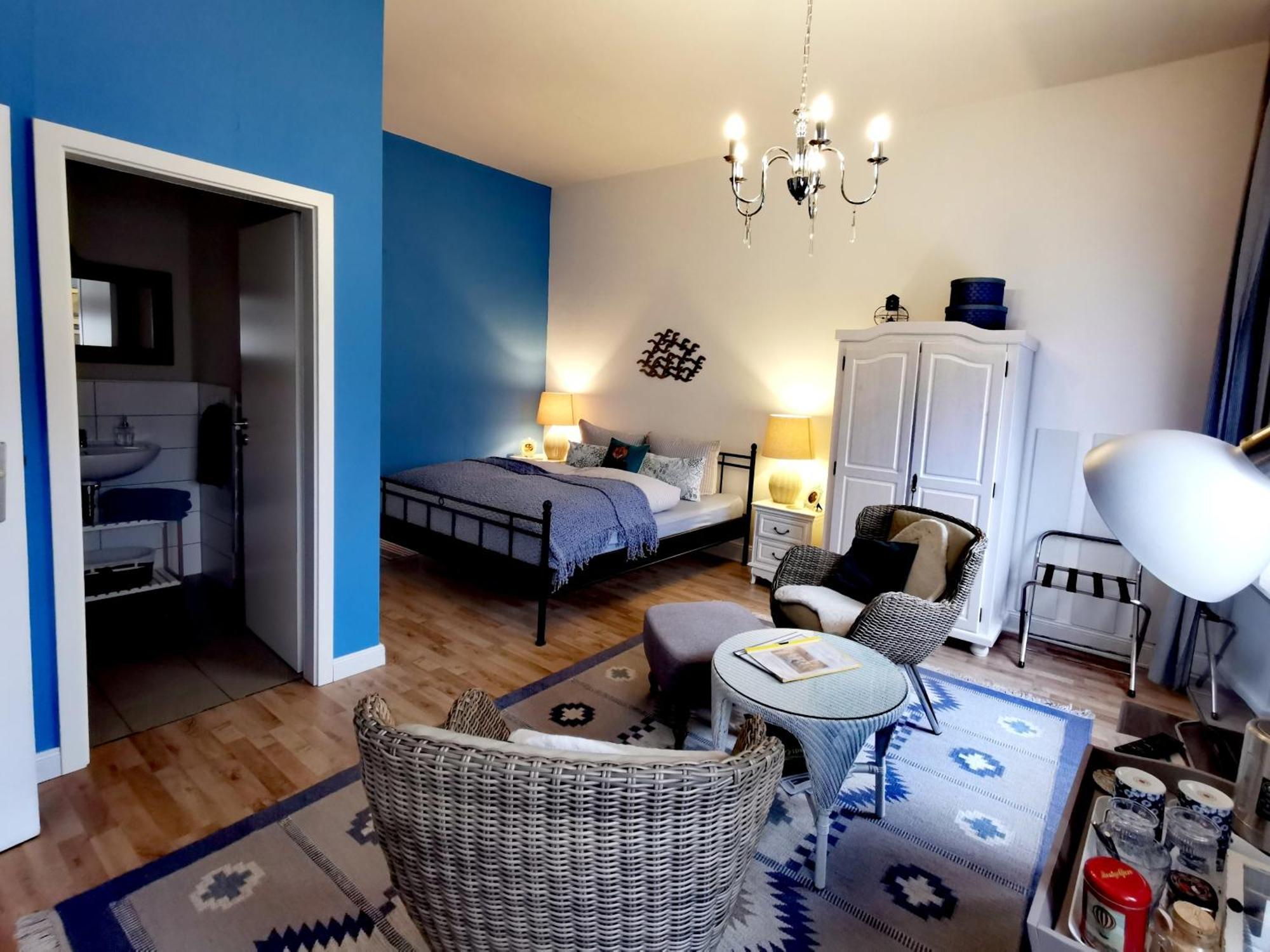 Deluxe Double Room Shower