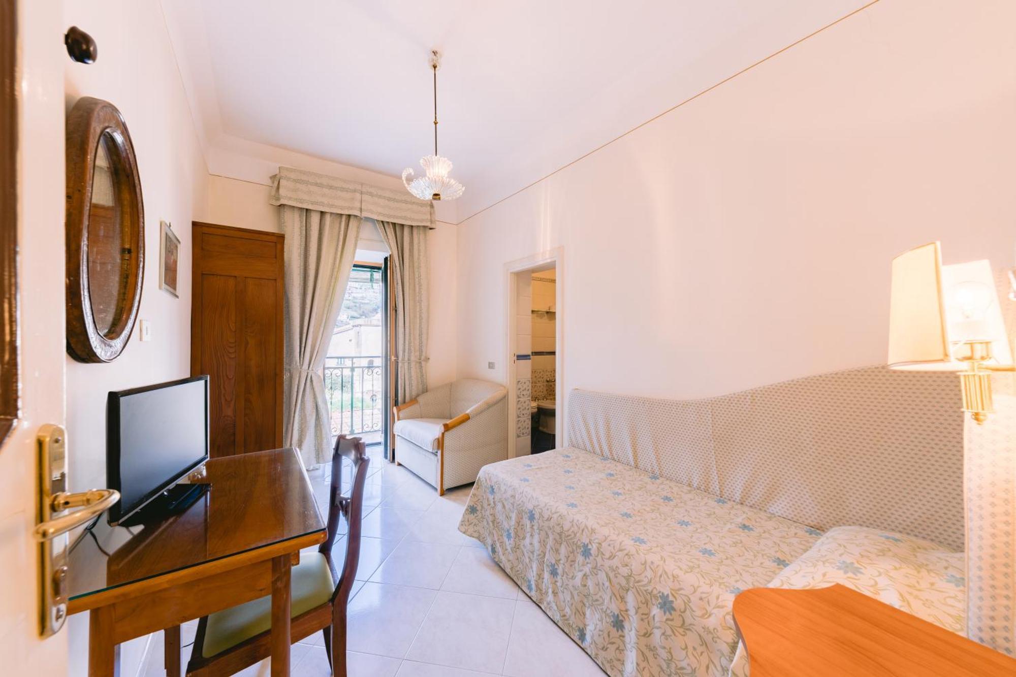 Single Room Balcony,1499141074:JPEG