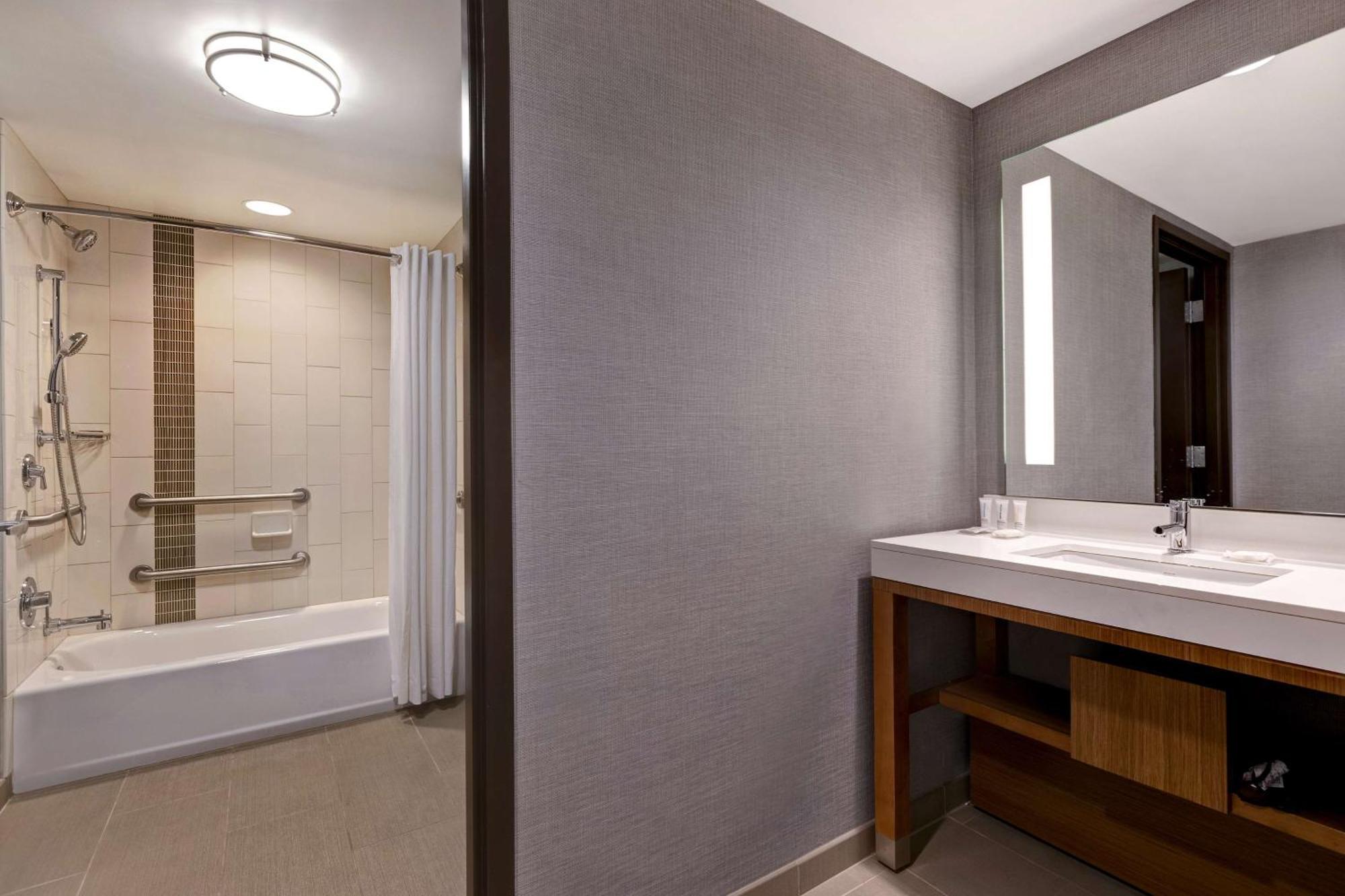 Queen Room Two Queen Beds Accessible Tub Disability Access