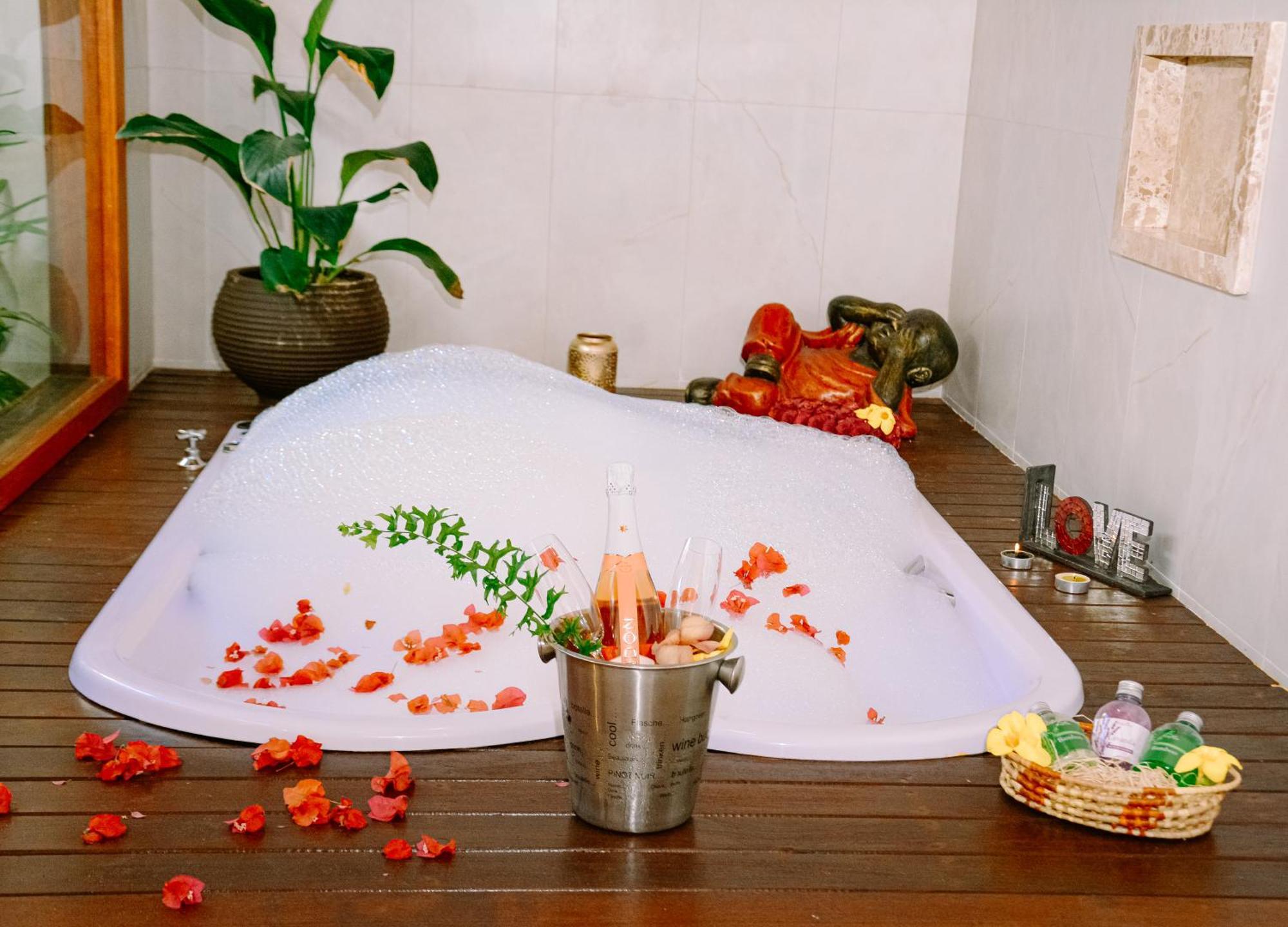 King Suite Spa Bath