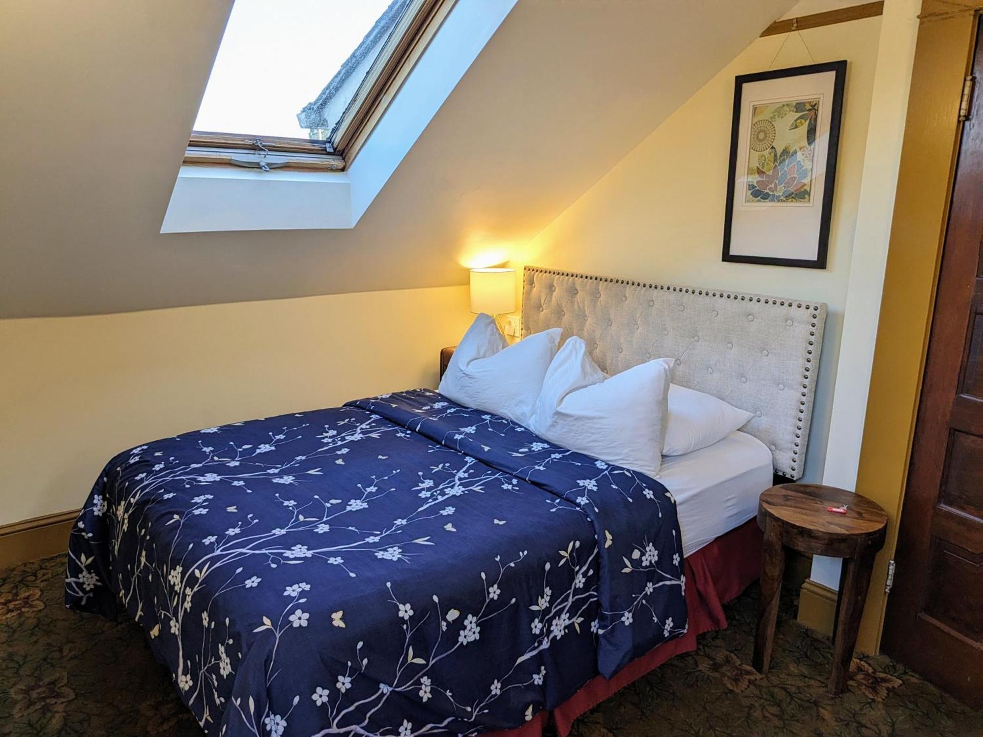Queen Room,1500908758:JPEG