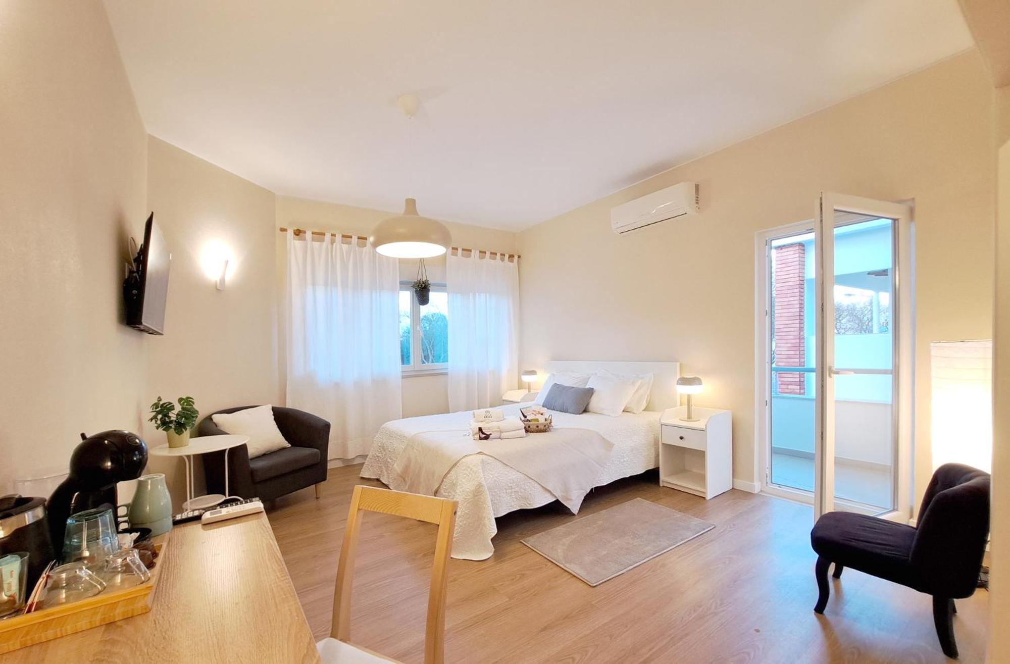 Deluxe Queen Room