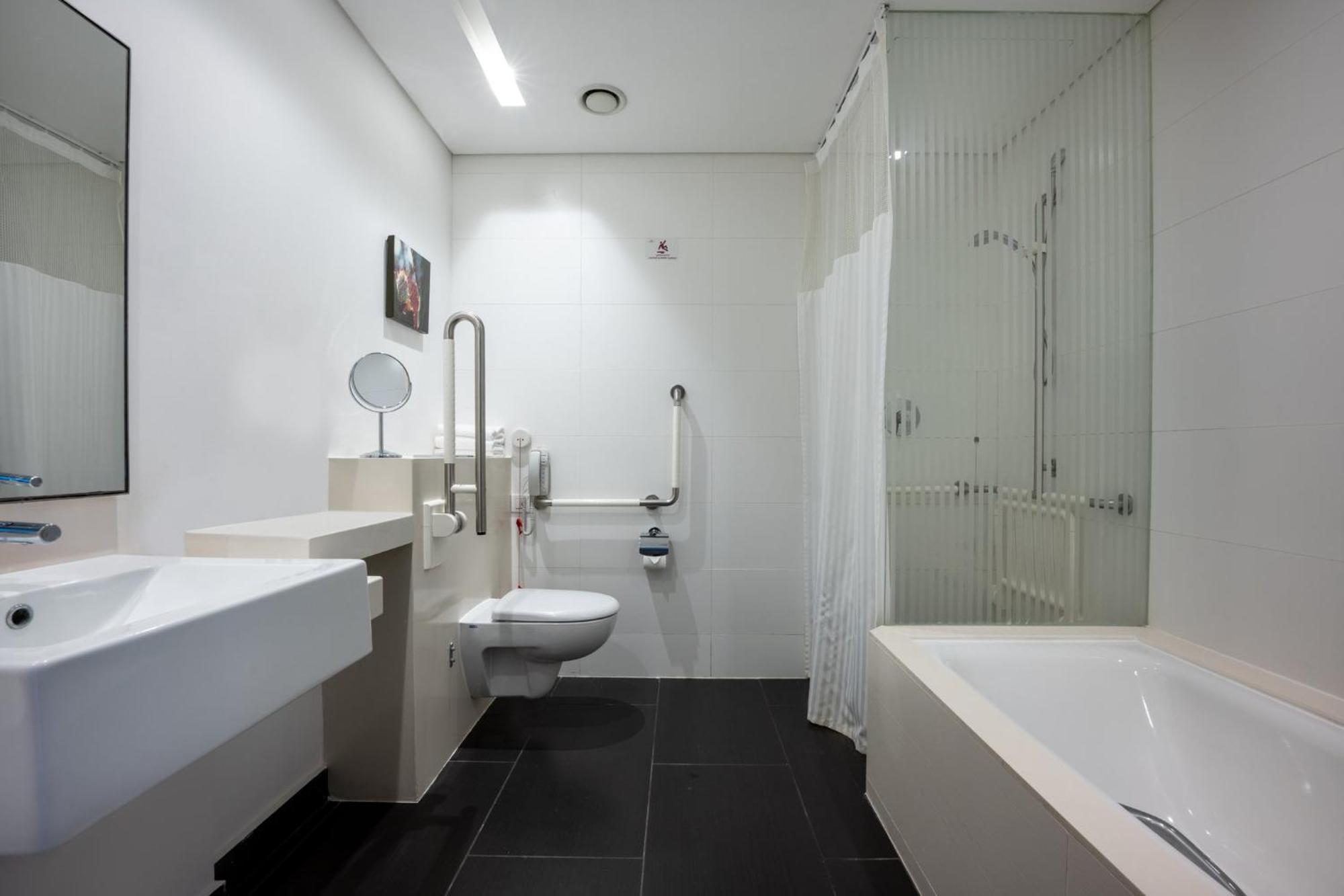 Standard Twin Room Accessible