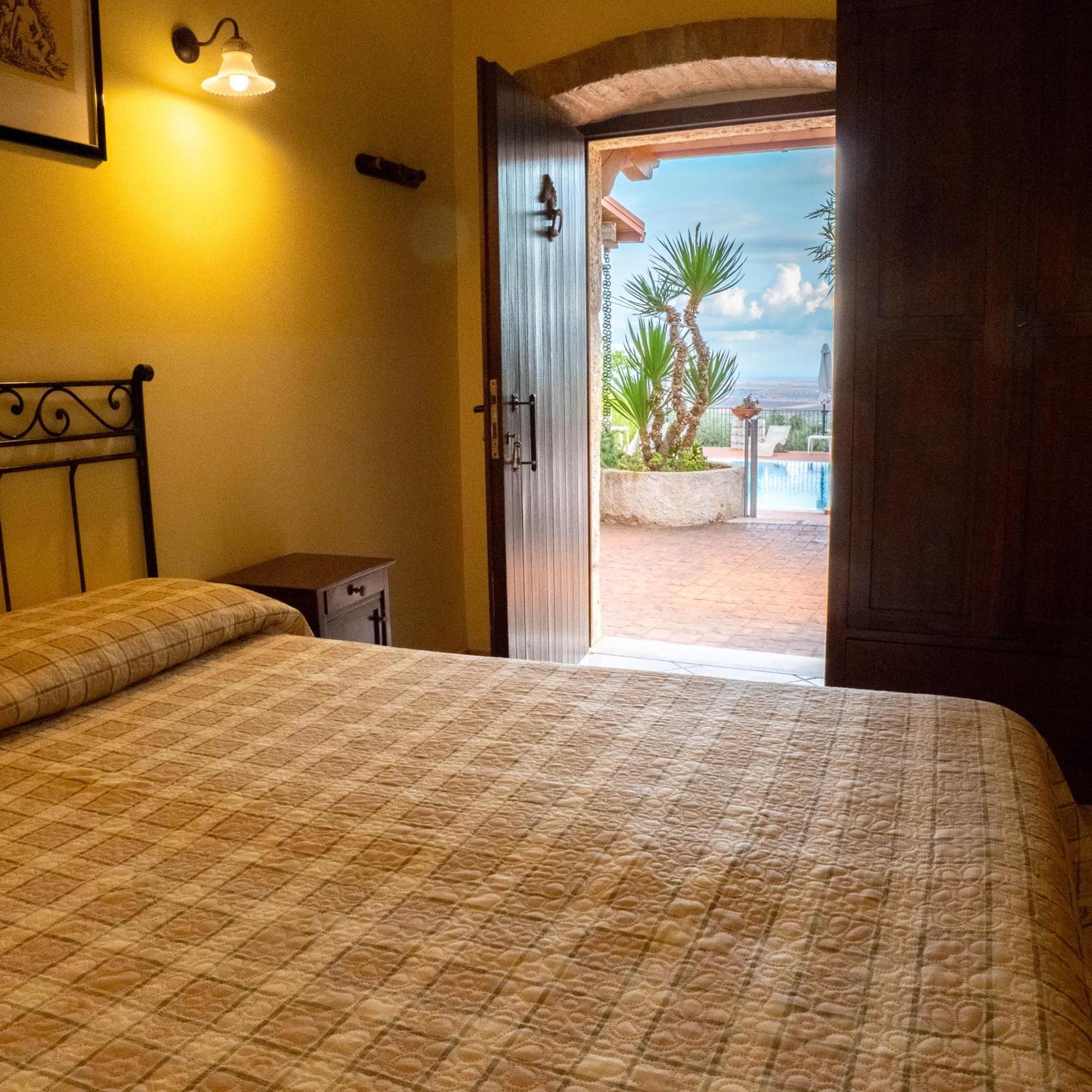 Double Room,1517025283:JPEG