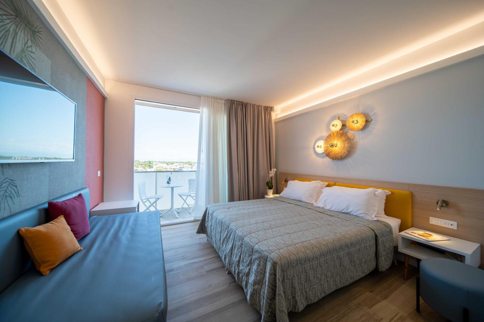 Luxury Triple Room,1500928831:JPEG
