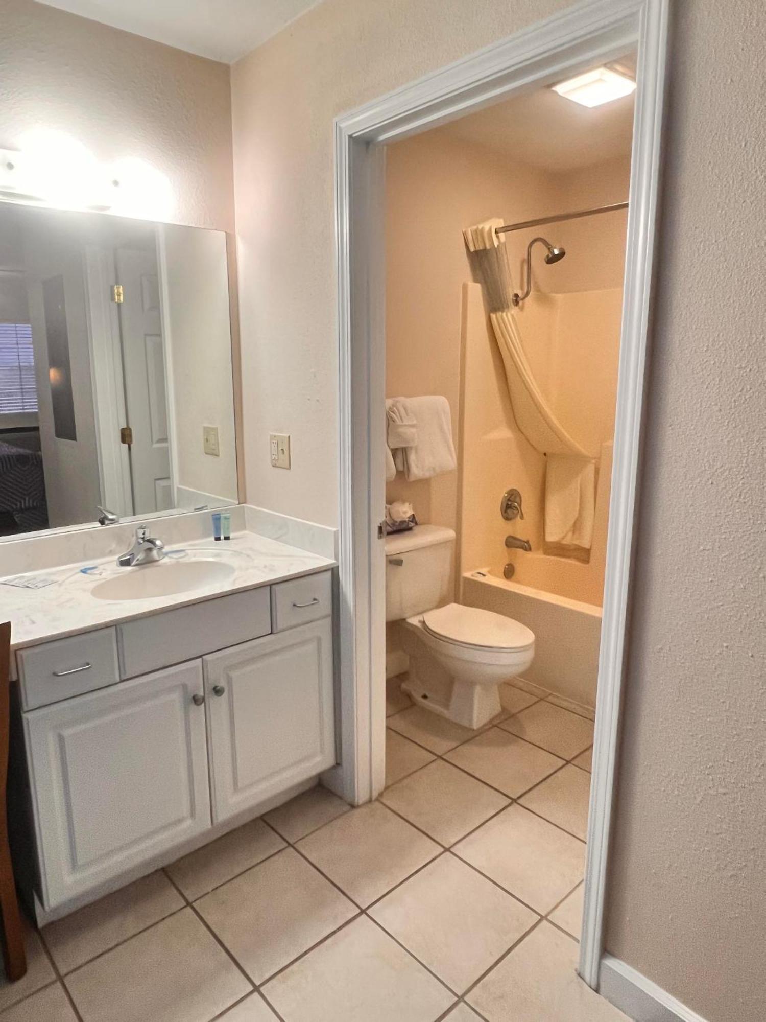 Two-Bedroom Suite - Non-Smoking,1657154474:JPEG