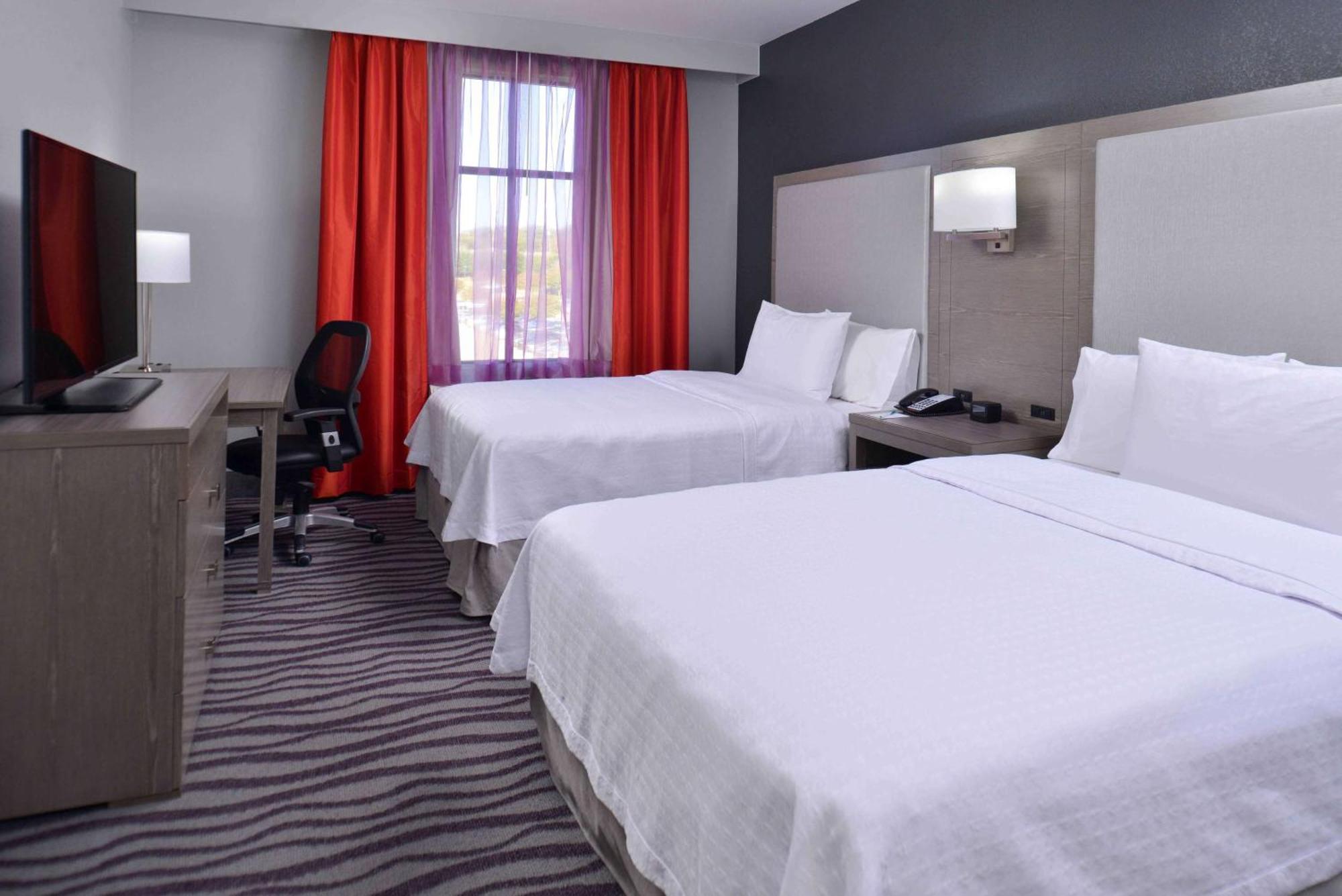 One-Bedroom Queen Suite Two Queen Beds Non-Smoking,1500997549:JPEG
