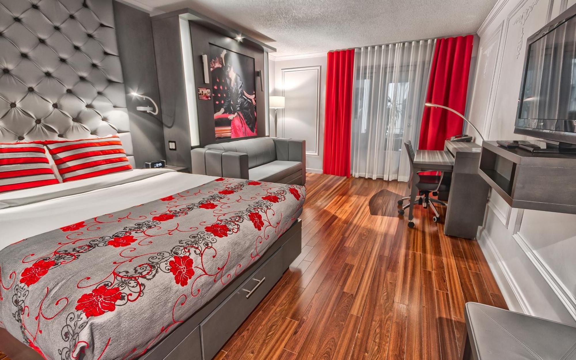 Interior Terrace Room 1 Queen Bed 1 Queen Murphy Bed