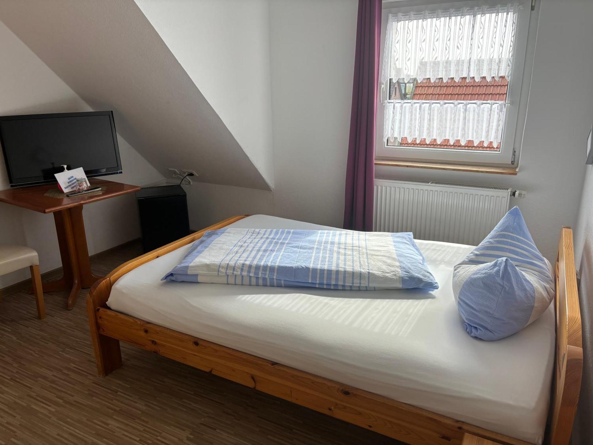 Single Room,1499202817:JPEG
