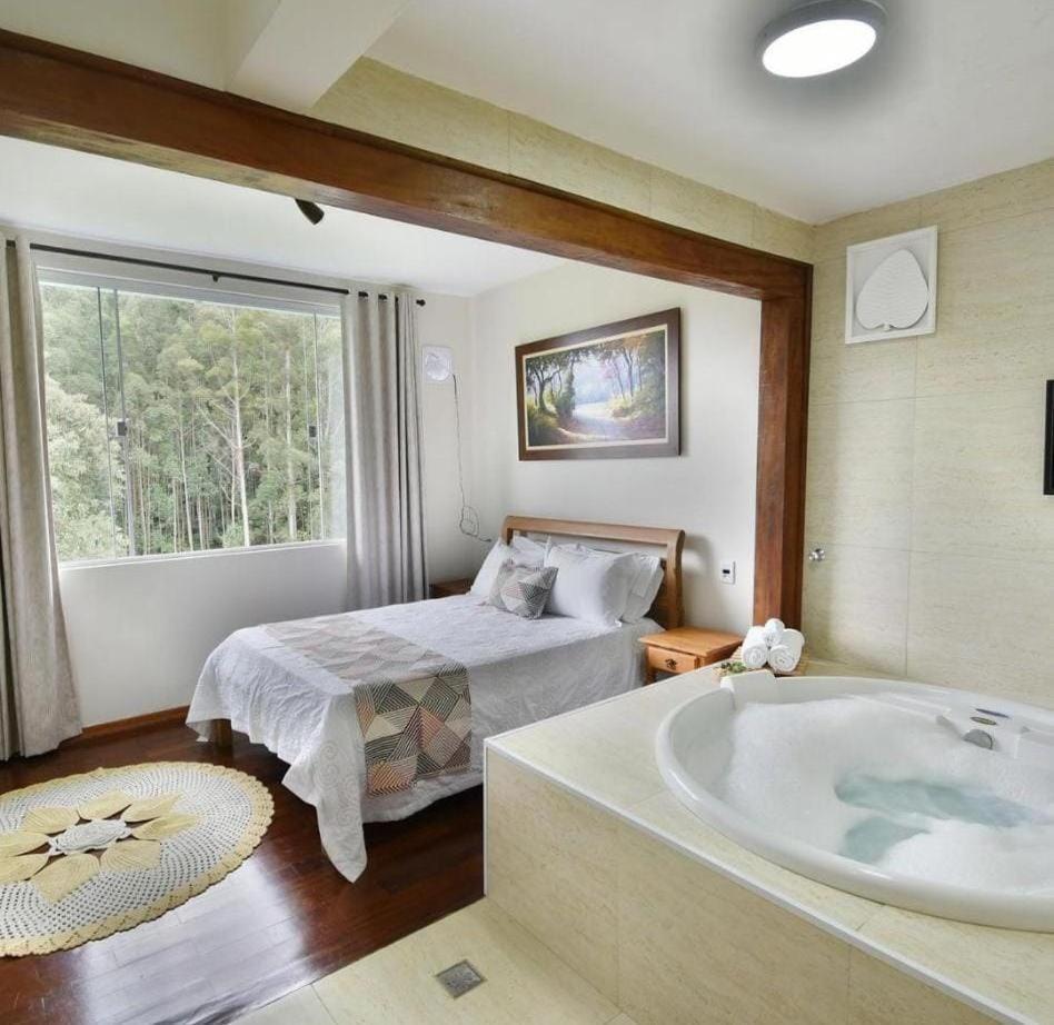 Chalet Spa Bath Fireplace Kitchen Pinot Noir,1371314600:JPEG