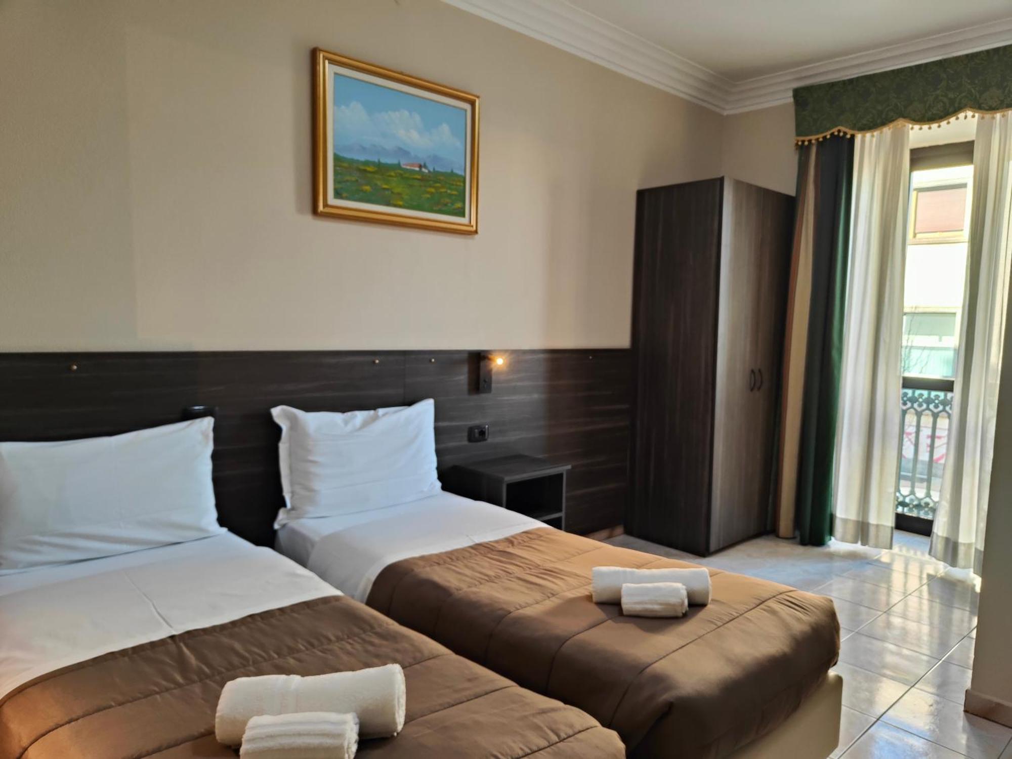 Twin Room,1499887372:JPEG