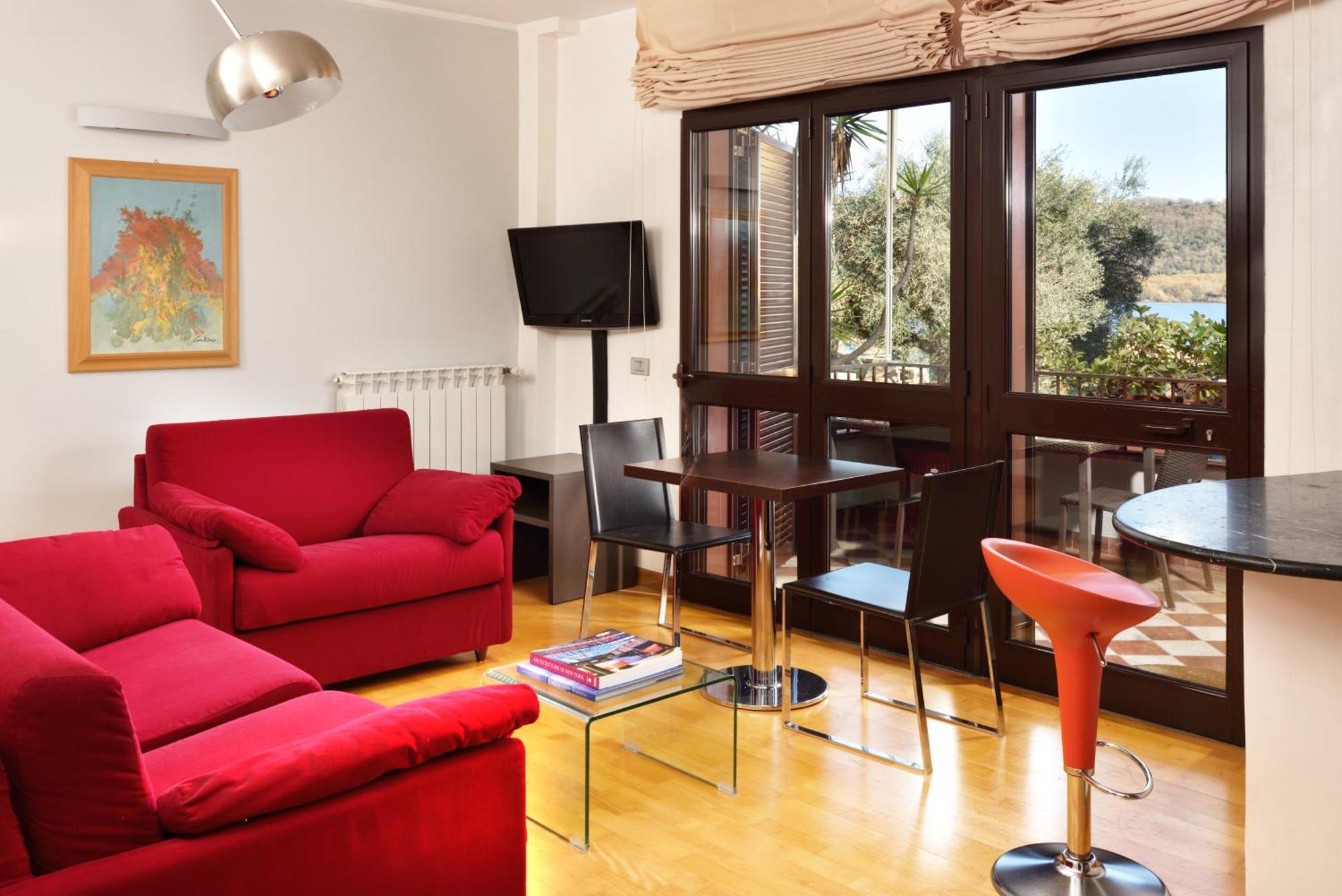 Deluxe One-Bedroom Apartment