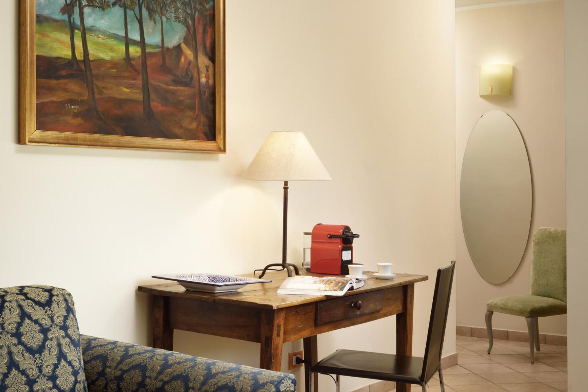 Deluxe One-Bedroom Apartment