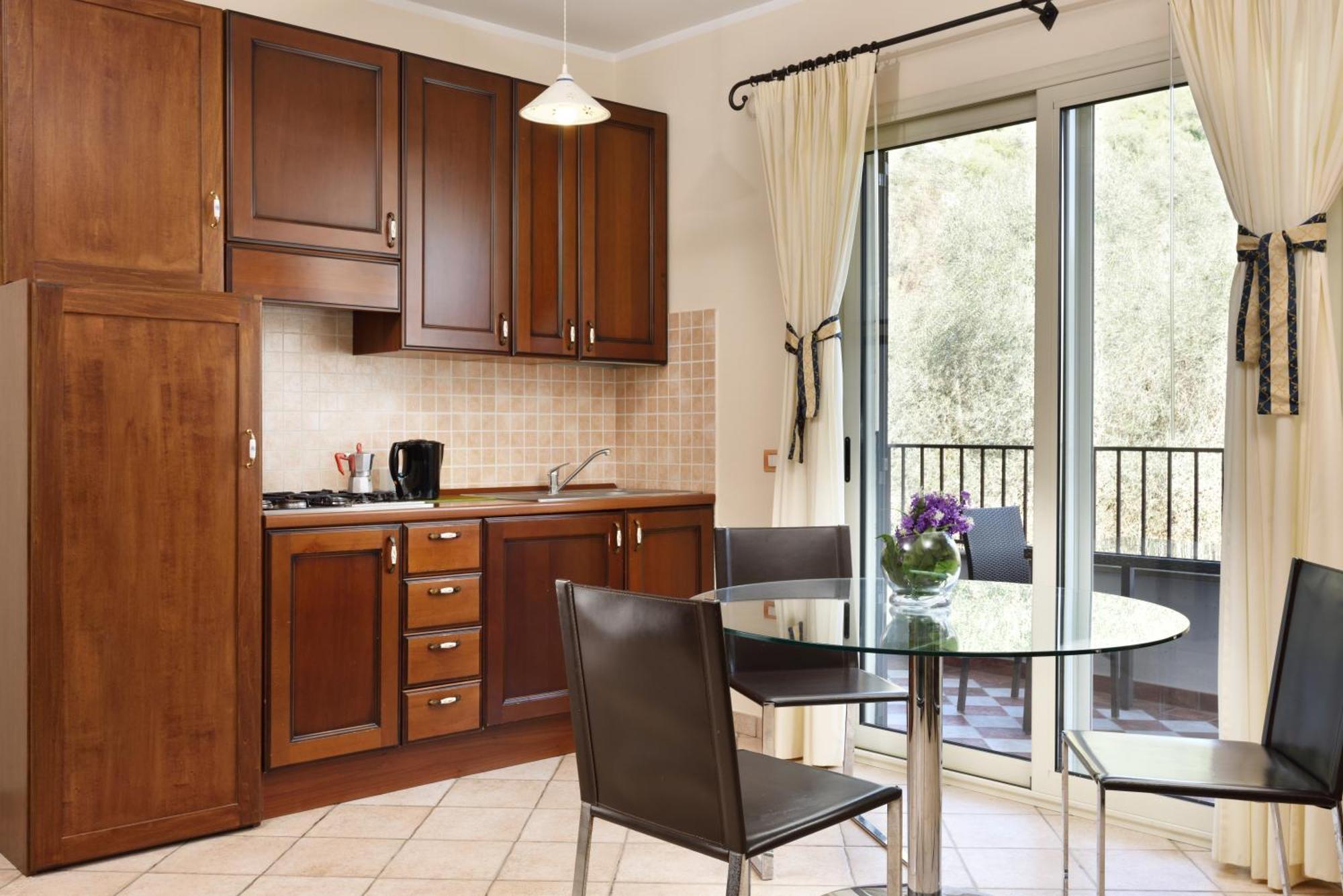 Deluxe One-Bedroom Apartment