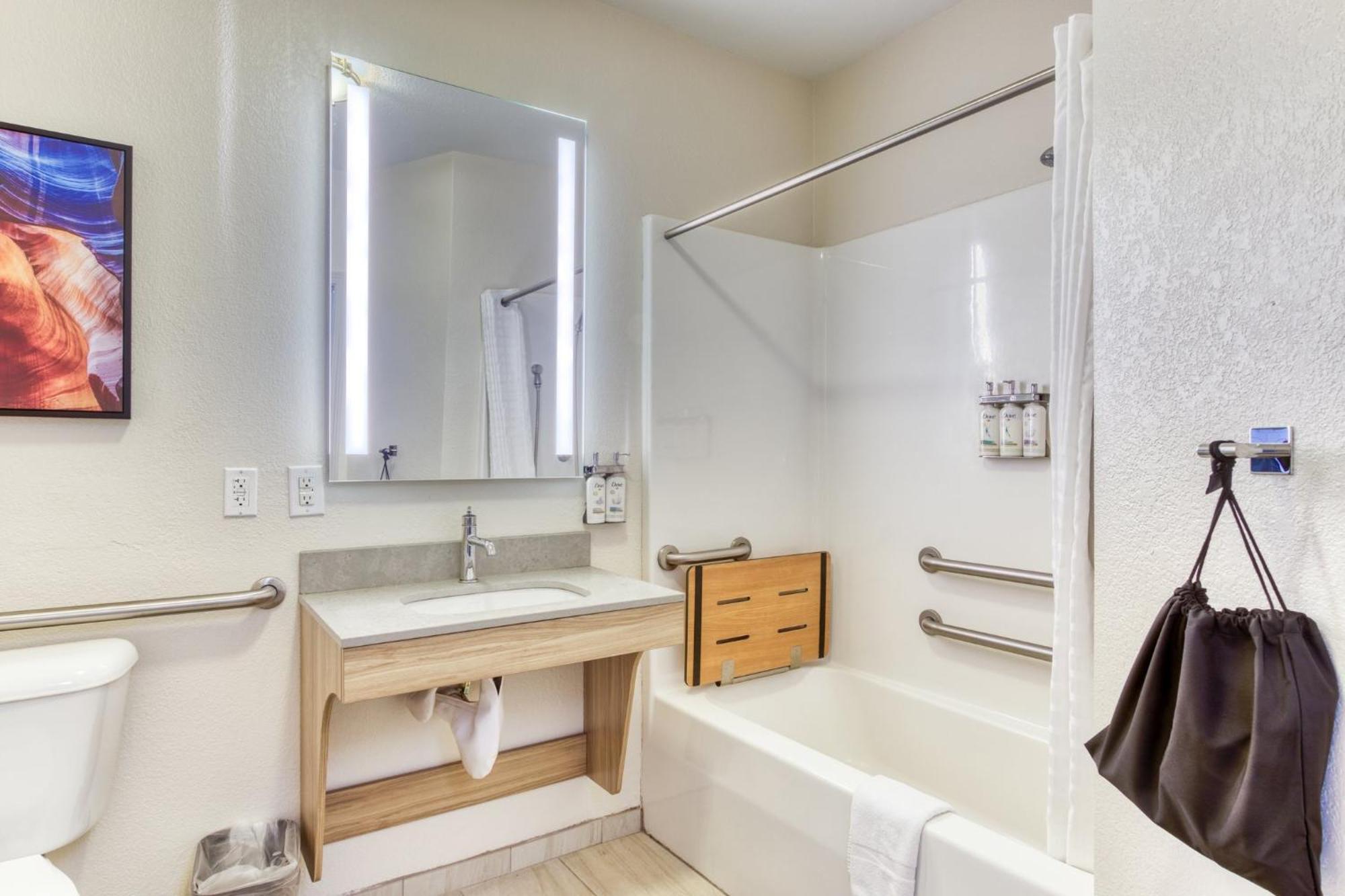 Studio Queen Suite