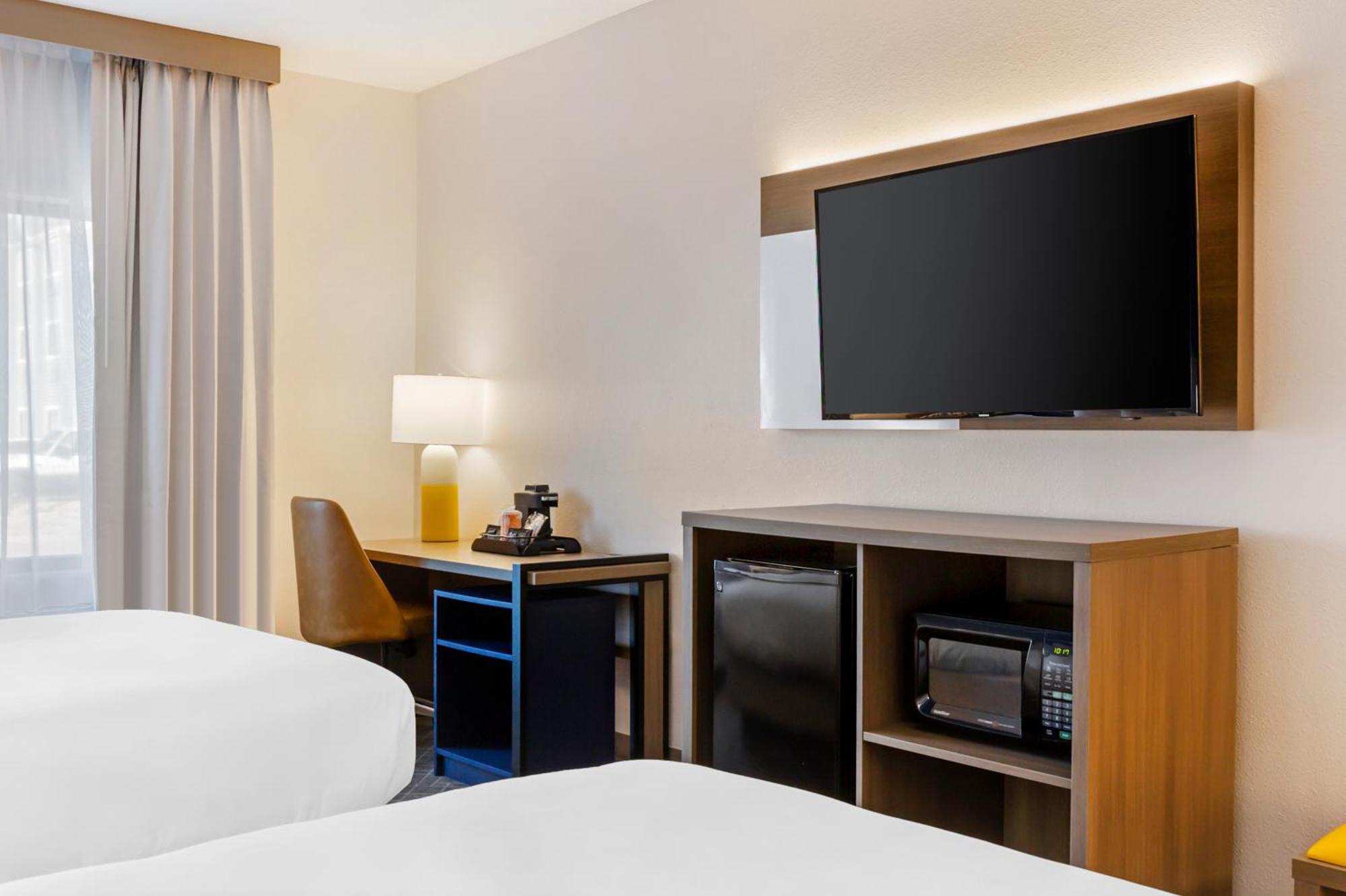 Quadruple Room Two Queen Beds Non Smoking