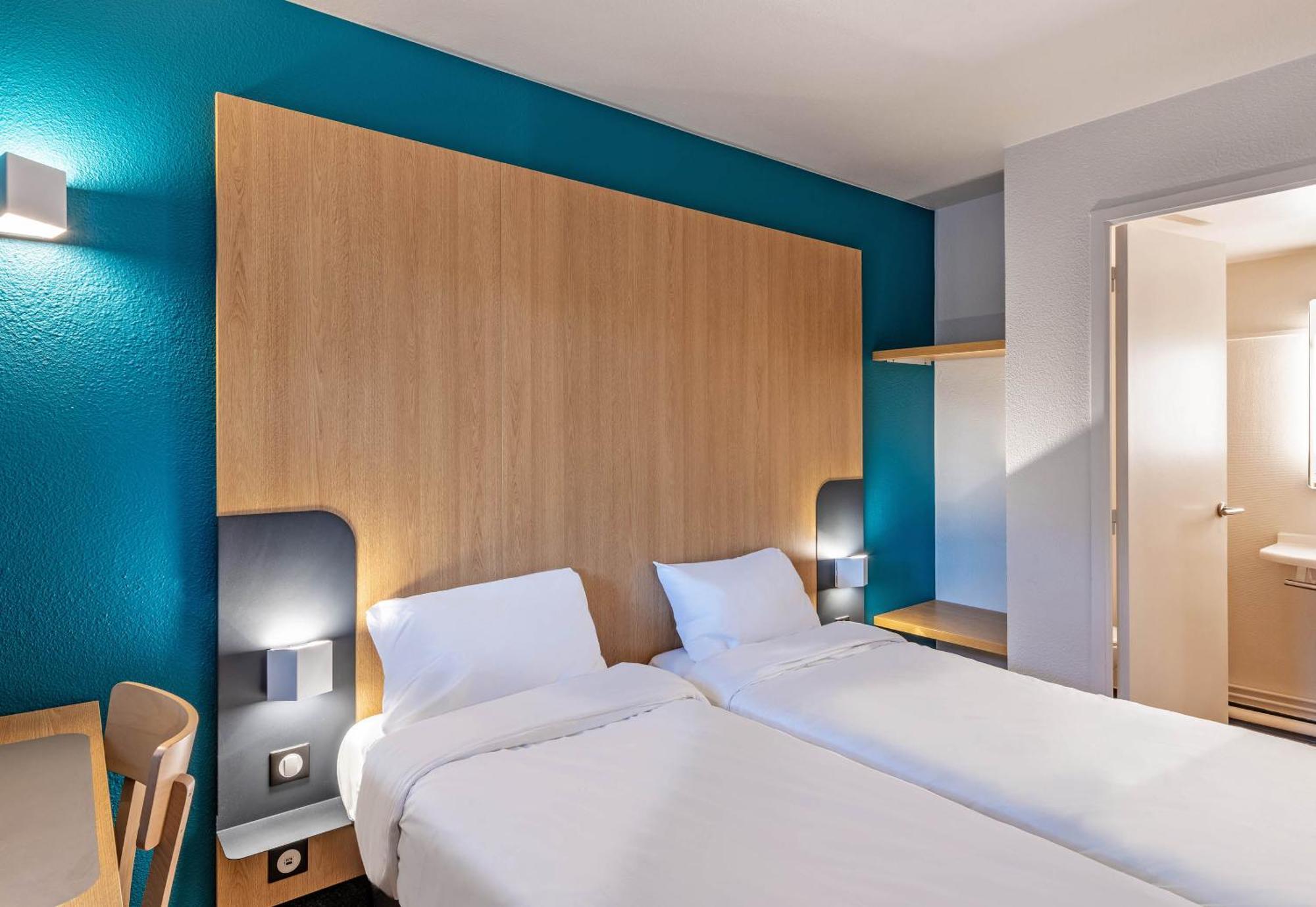 Twin Room,1499243452:JPEG