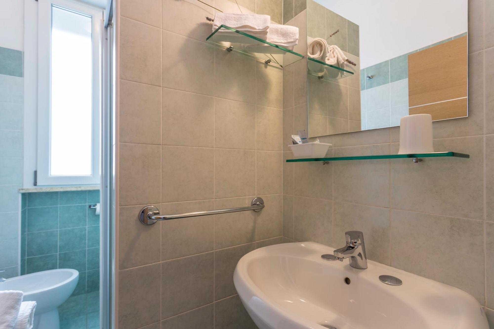 Standard Double or Twin Room,1499265424:JPEG