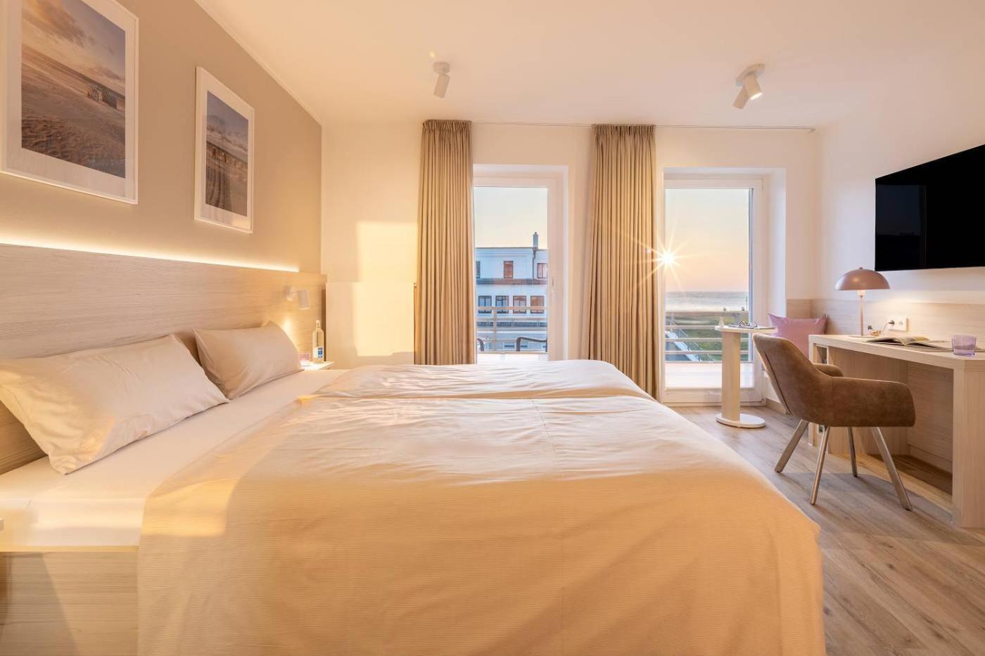 Double Room with Balcony and Sea View,1501343839:JPEG