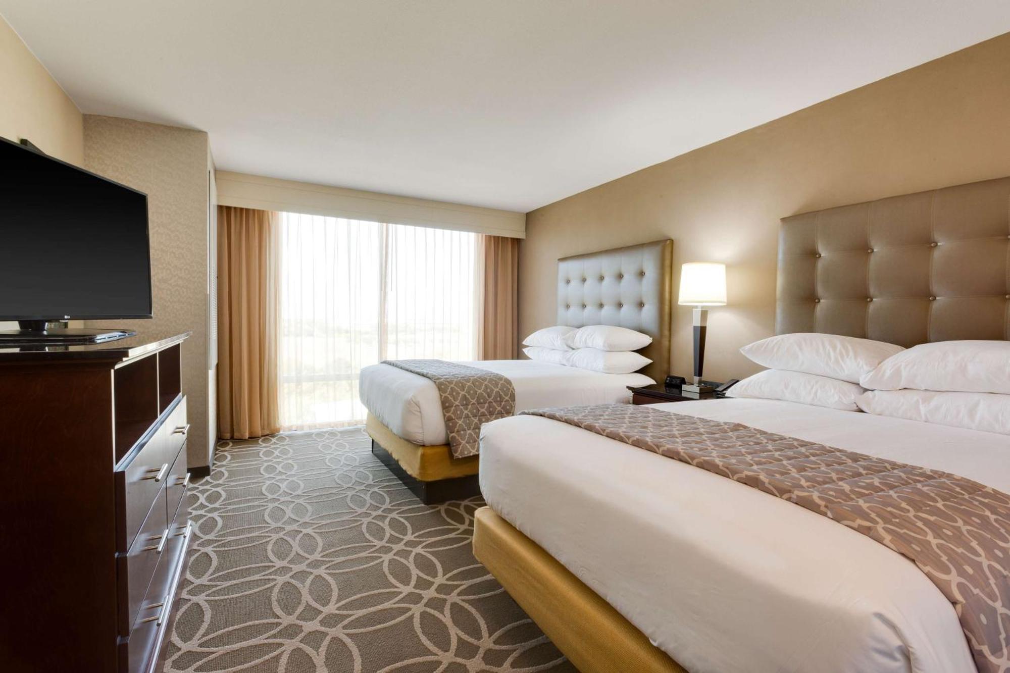 Queen Suite Two Queen Beds,1499332360:JPEG
