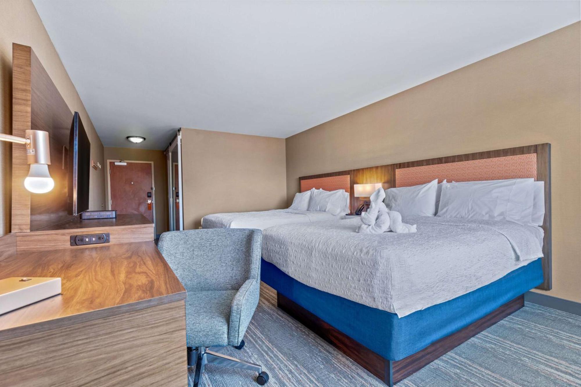 Deluxe Queen Room Two Queen Beds Non-Smoking