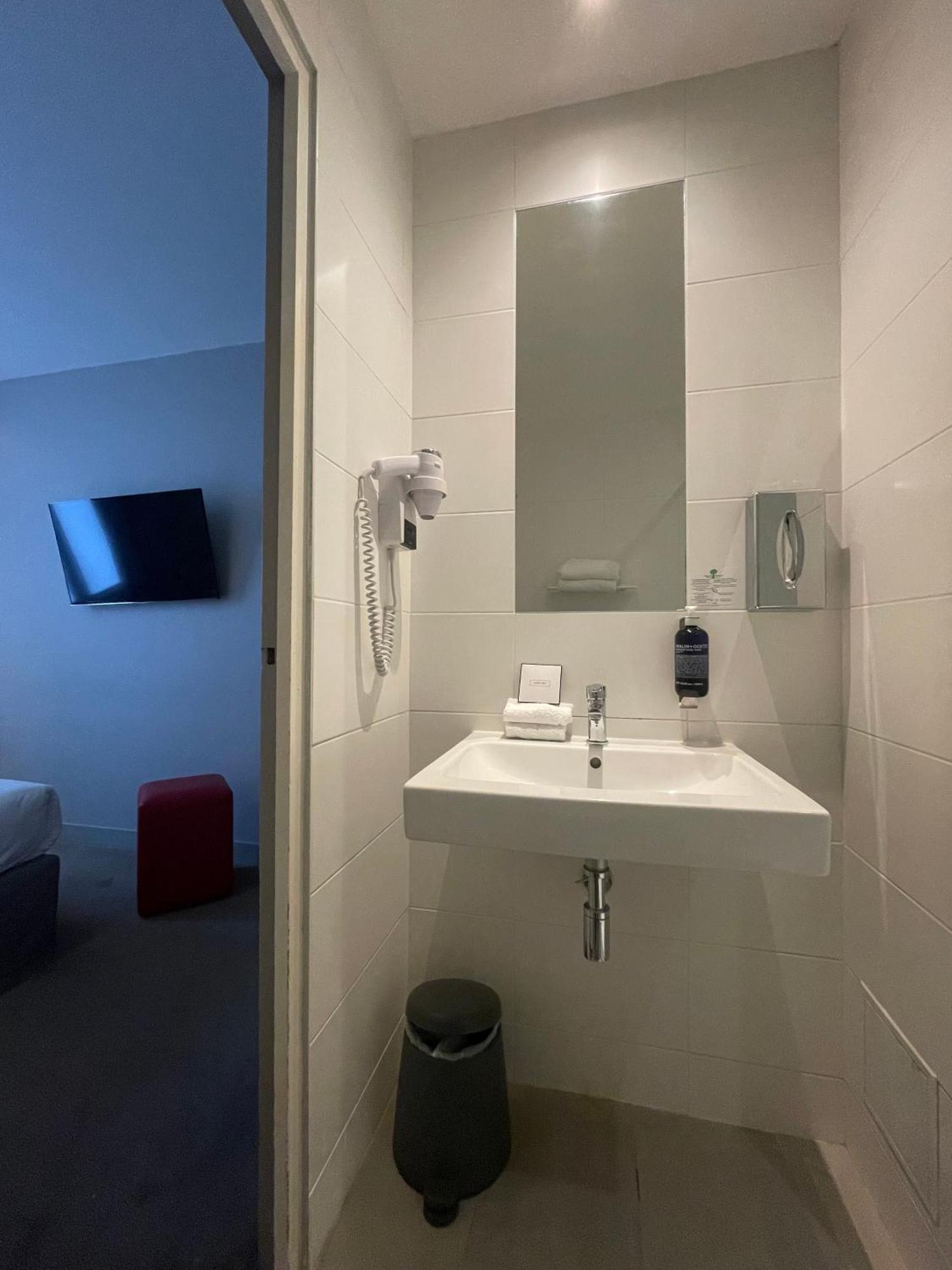 Superior Queen Room,1756347164:JPEG