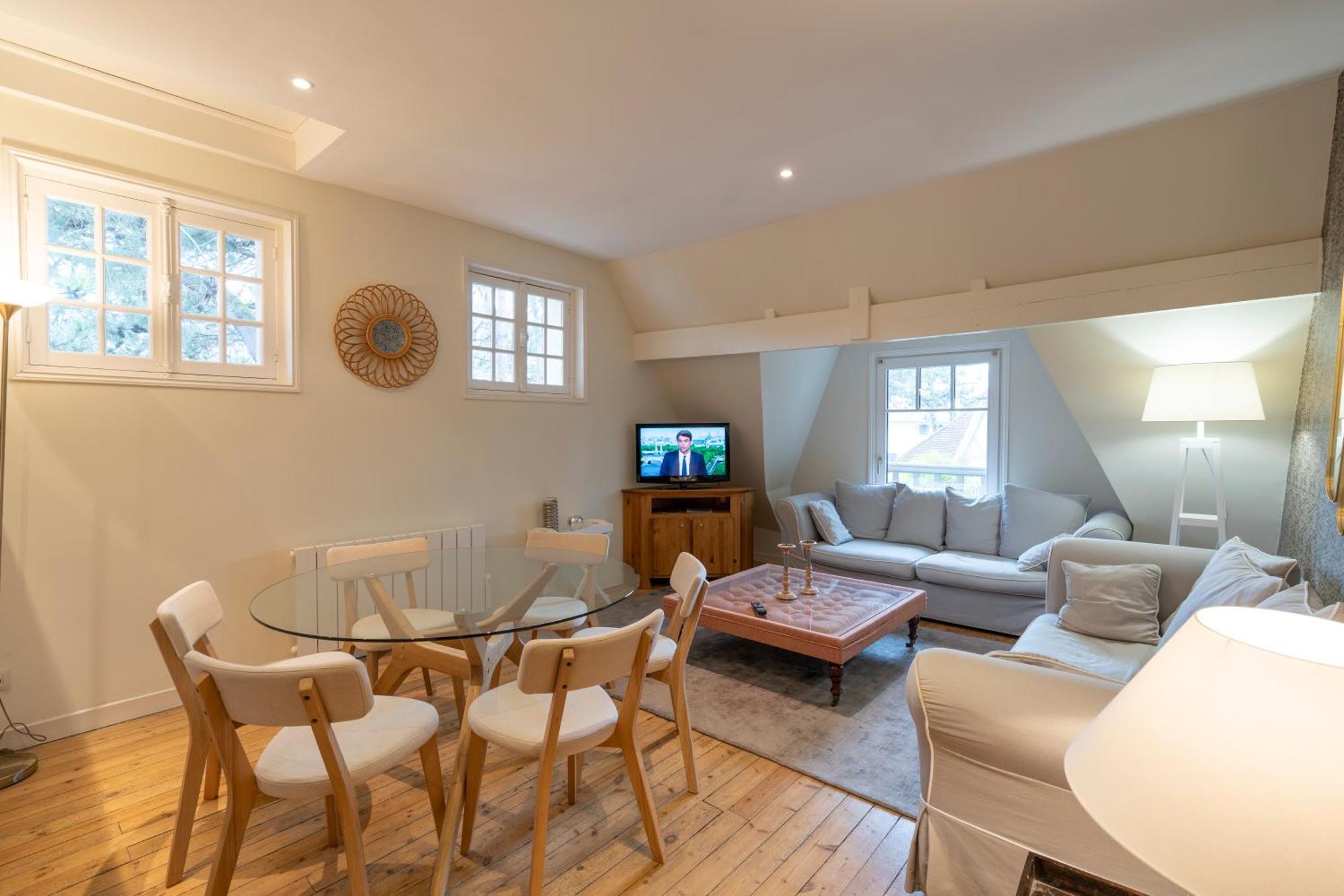 Three-Bedroom Apartment,1499381260:JPEG