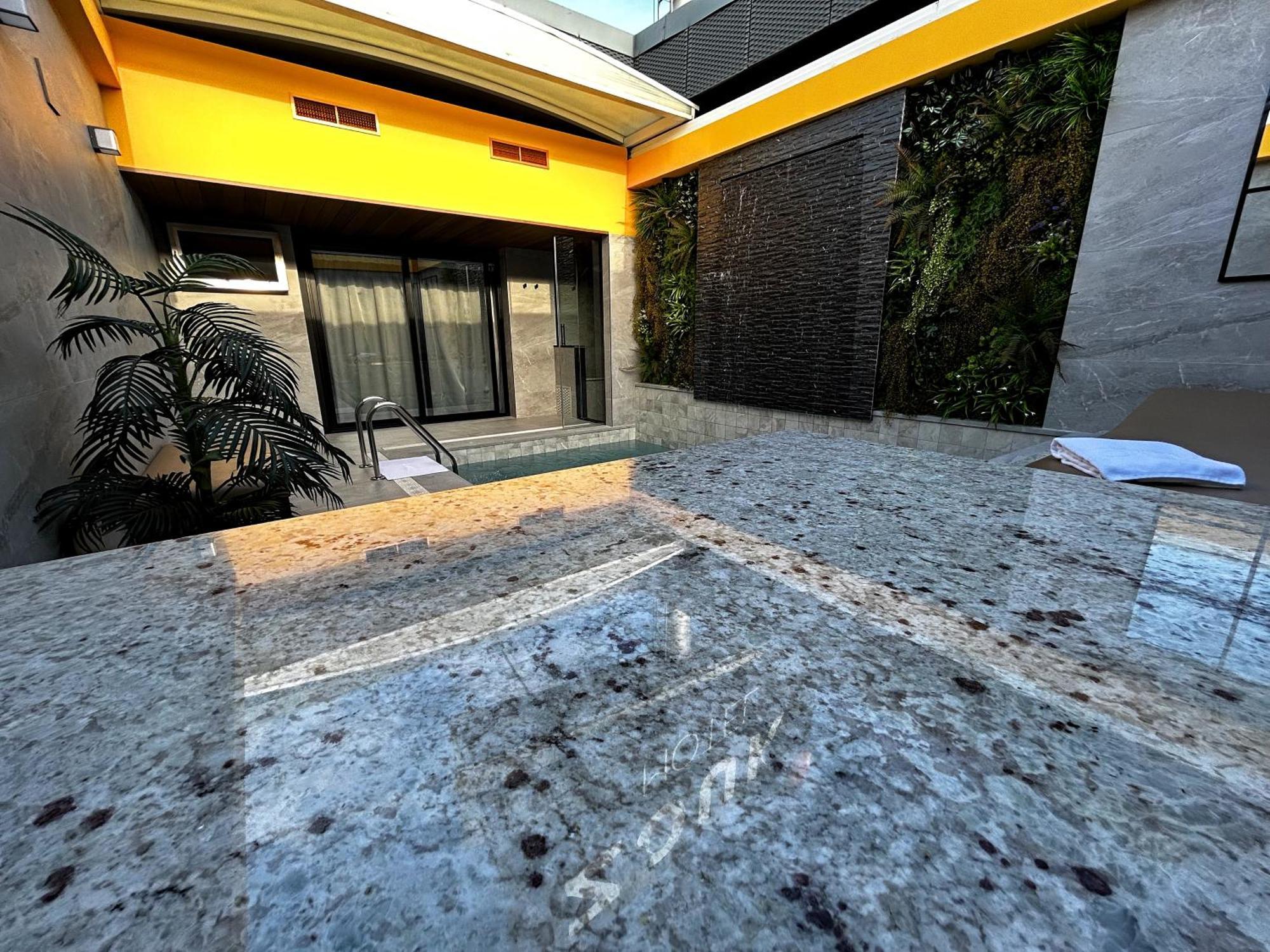 Suite Private Pool