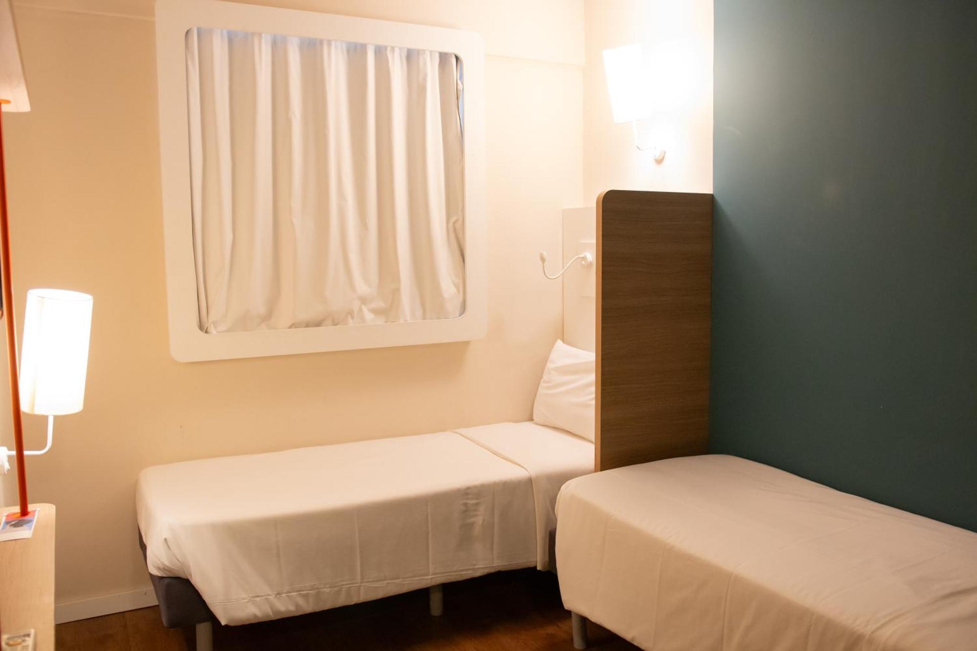 Standard Apartment Twin Beds