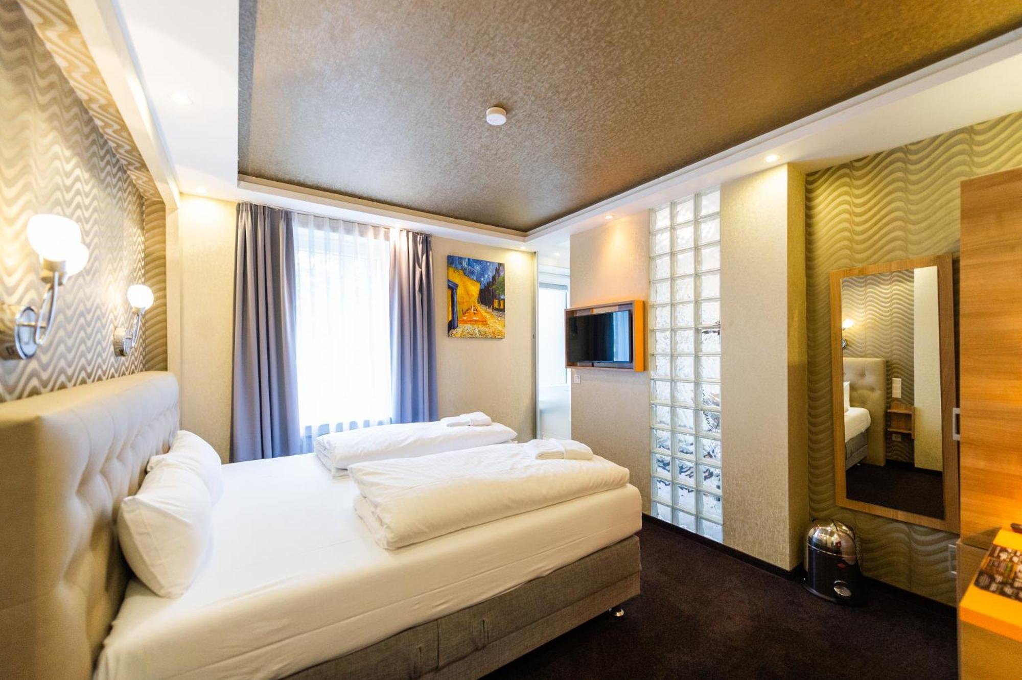 Small Double Room,1710637954:JPEG