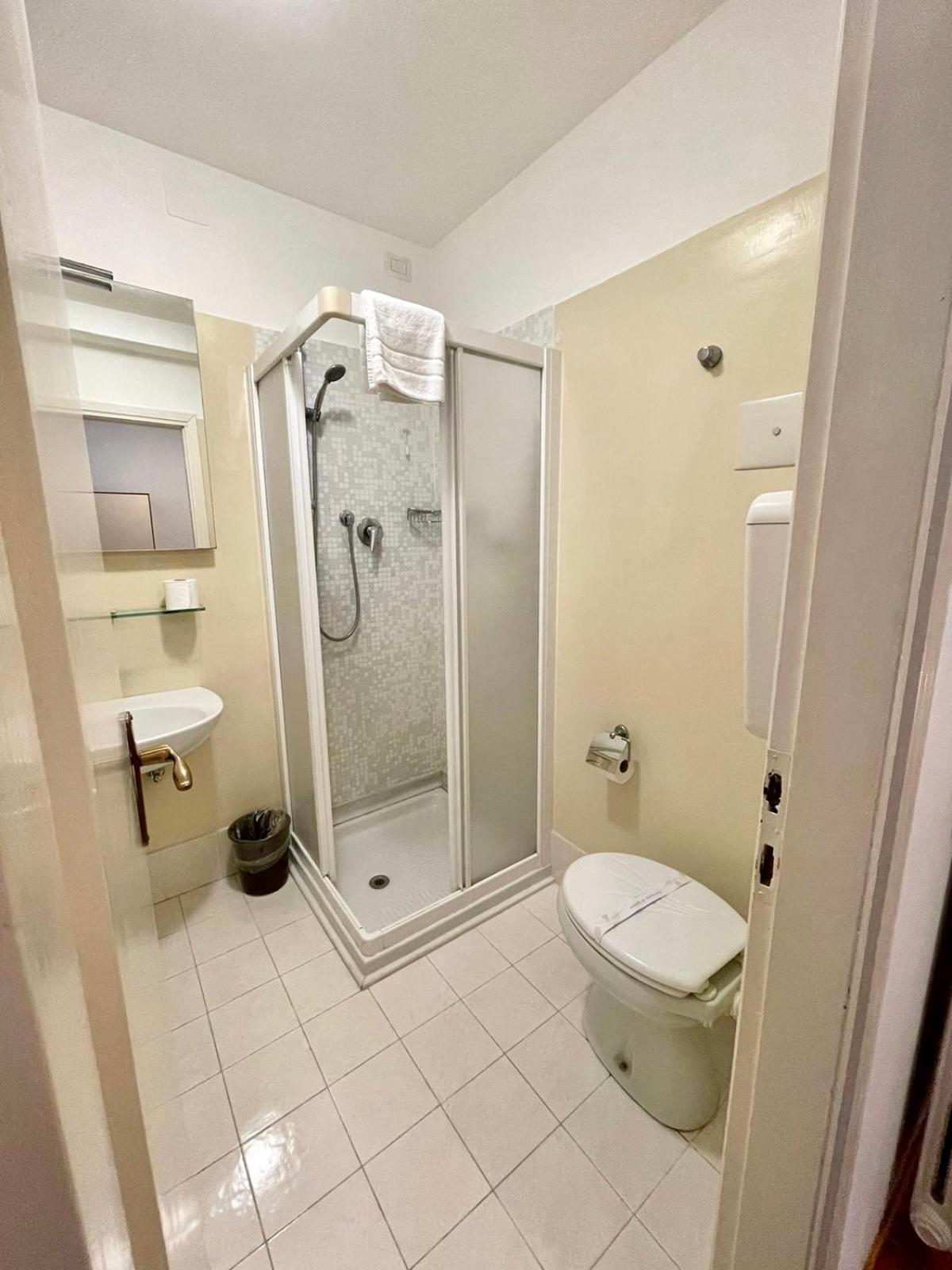 Standard Twin Room Canal View