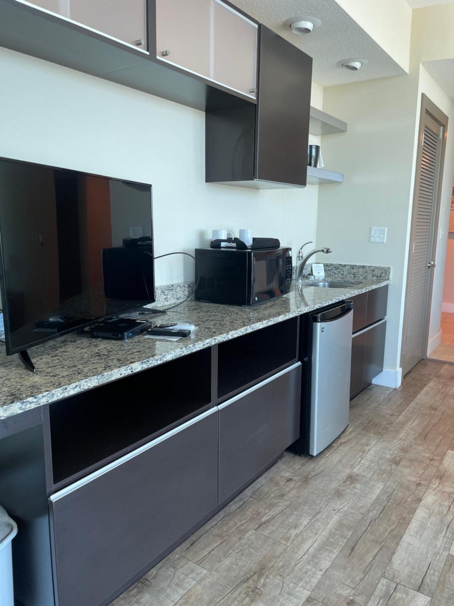 Studio Deluxe Partial Ocean View