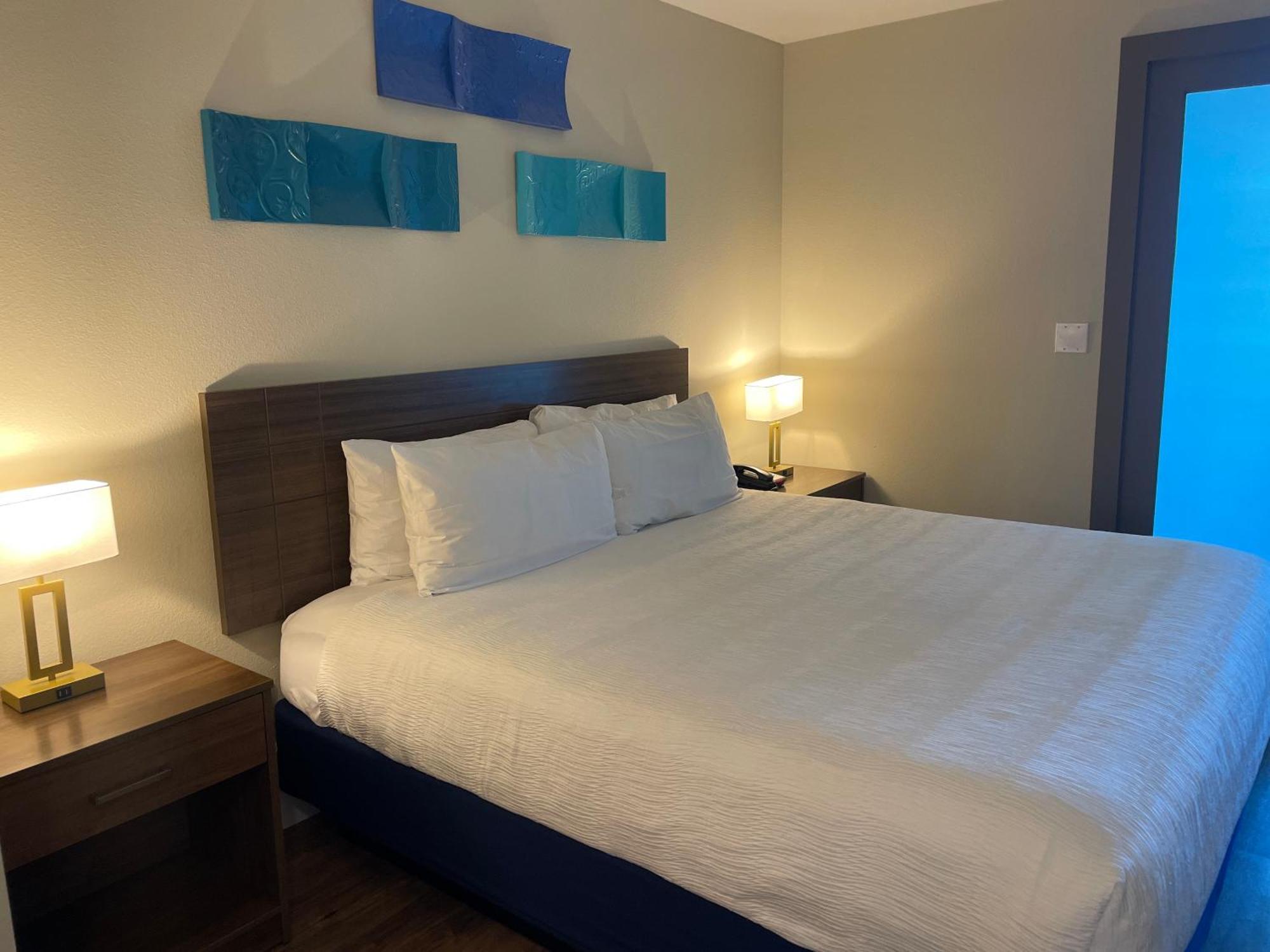 One Bedroom Suite Partial Ocean View