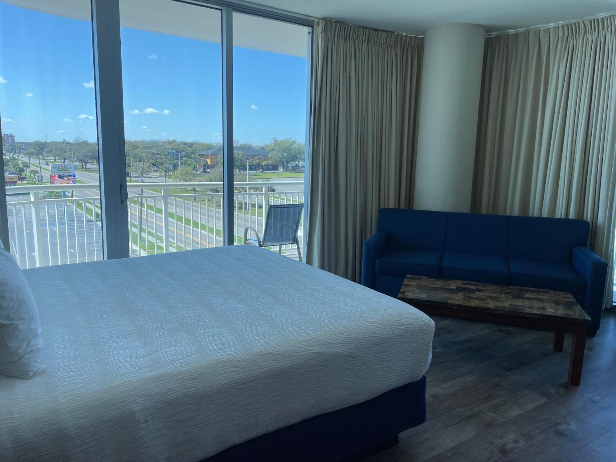 Studio Deluxe Partial Ocean View
